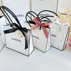 Chanel ถุงกระดาษหูหิ้ว ขนาด 12 x 14 cm