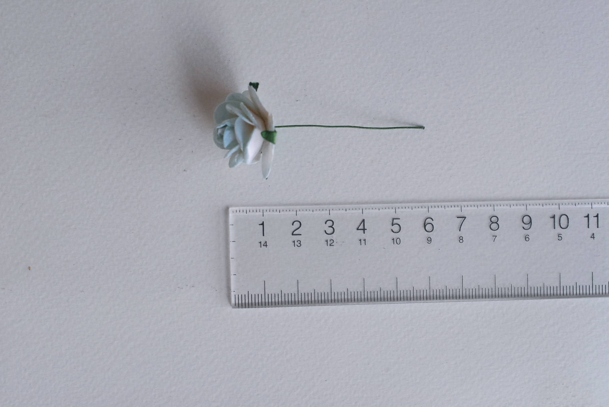 ดอกไม้กระดาษสา ดอกกุหลาบกระดาษ ดอกไม้กุหลาบกระดาษ ราคาส่ง, ดอกกุหลาบกระดาษสา ดอกไม้ประดิษฐ์ สำหรับตกแต่ง หรืองานแต่งงาน สีฟ้าอ่อนปัดขาว ขนาด 2.5 cm. จำนวน 50 ดอก paper flowers supplies DIY wedding flowers, mini roses paper size 2.5 cm. soft blue sky brush