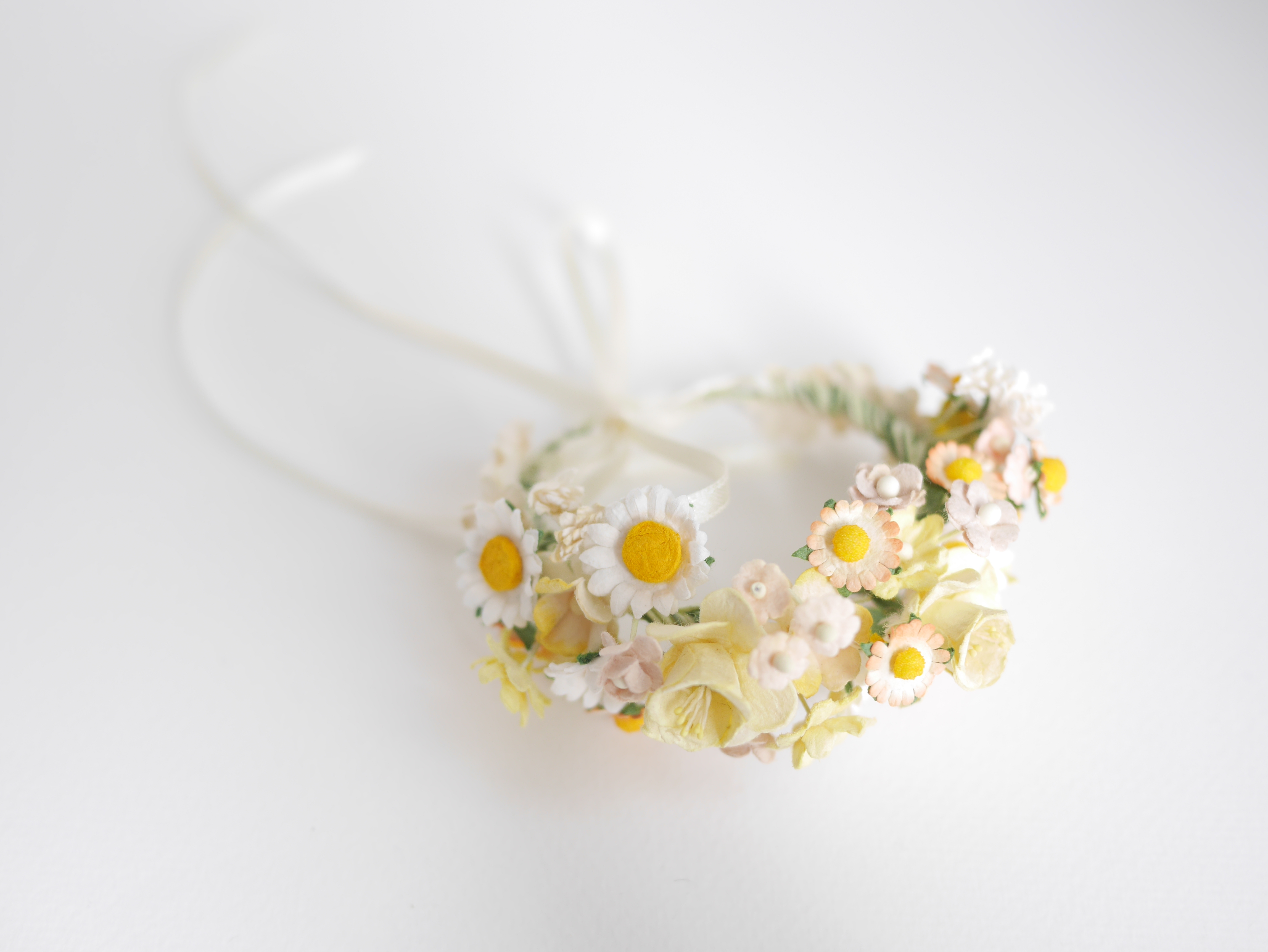 ข้อมือเพื่อนเจ้าสาว งานแต่งงาน ดอกไม้ประดิษฐ์ งานประดิษฐ์ DIY โทนสีน้ำเงิน ดอกไฮเดนเยียกระดาษสา และดอกไม้กระดาษสาขนาดเล็ก Handmade corsages 1 ชิ้น DIY corsage yellow-pastel pink brown tone, hydenyia flowers 1 piece.