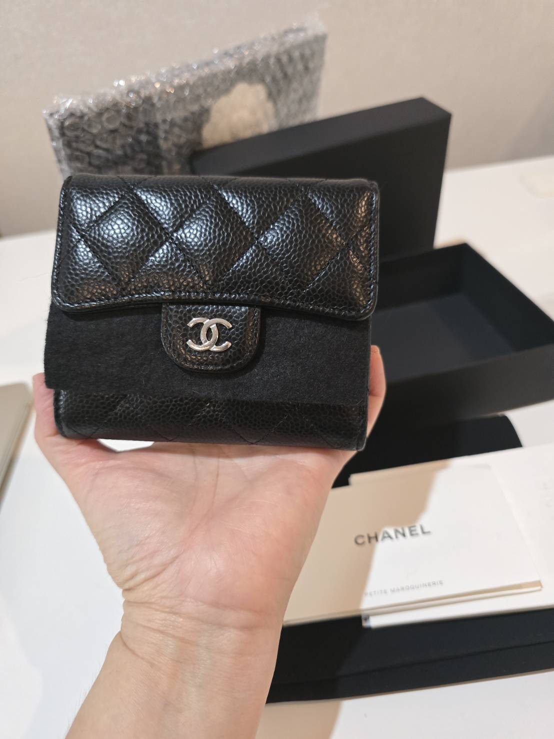 Used Like New Chanel Trifold Wallet SHW 24P Year 2024 0 กก.