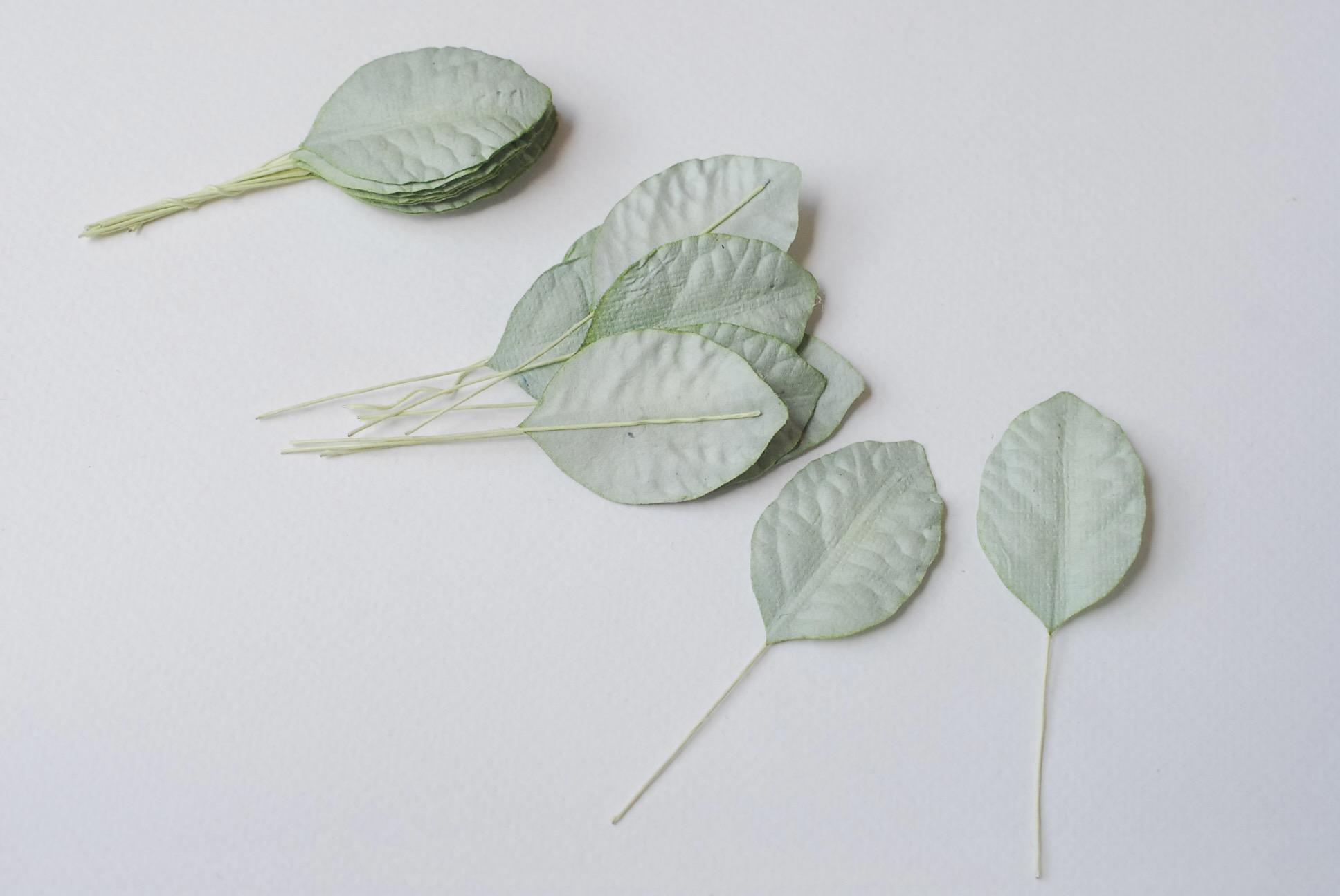 ใบไม้กระดาษ ใบไม้กระดาษสา ราคาส่ง,ใบไม้กุหลาบกระดาษ สำหรับดอกมะลิกระดาษสา ใบไม้ประดิษฐ์ สำหรับตกแต่ง หรืองานแต่งงาน สีเขียว ขนาด 4.5x3.0 cm. จำนวน 50 ใบ