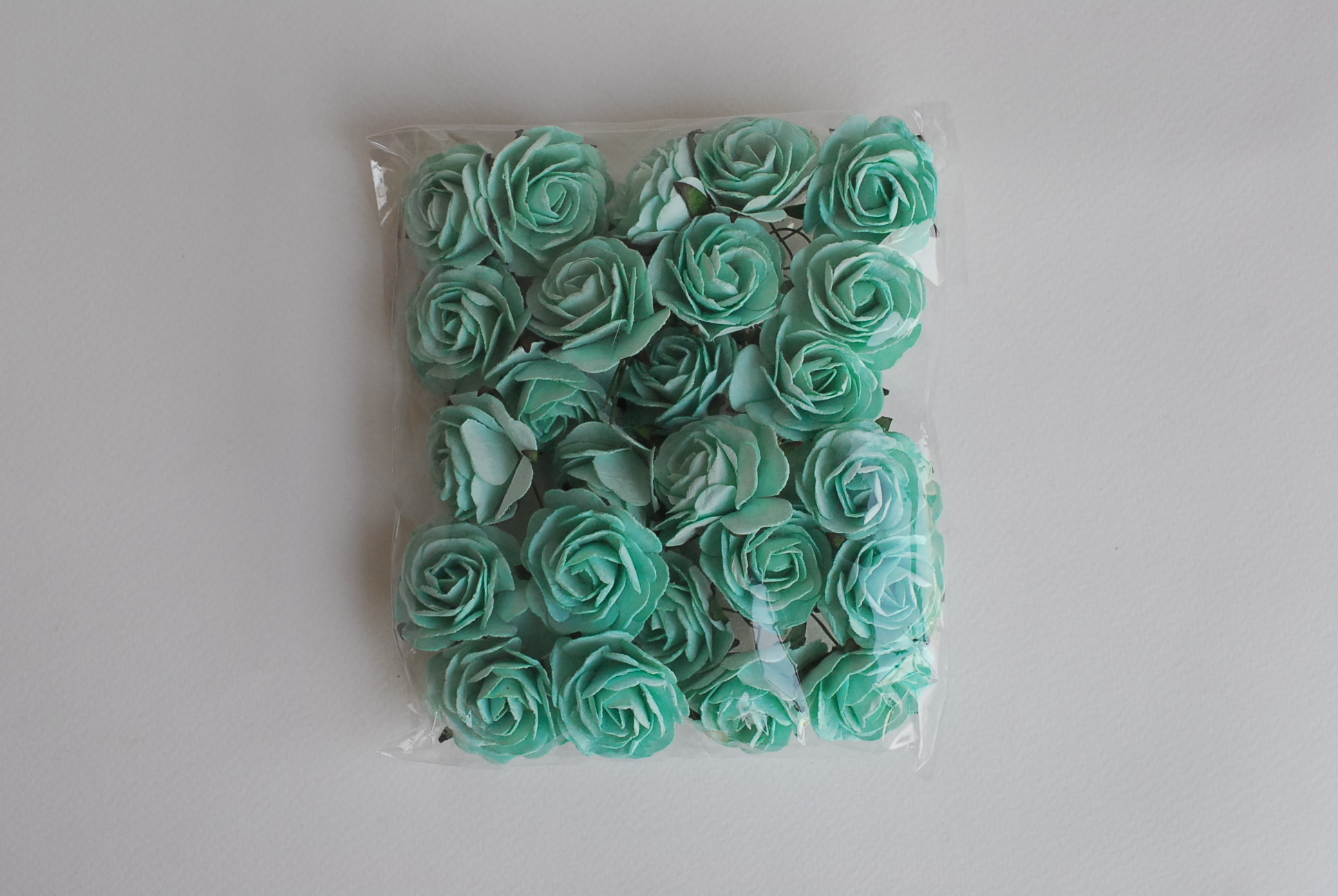 ดอกไม้กระดาษสา ราคาส่ง, ดอกกุหลาบกระดาษสา ดอกไม้ประดิษฐ์ สำหรับตกแต่ง หรืองานแต่งงาน สีmint ขนาด 3.5 cm. จำนวน 25 ดอก Paper flowers, handmade flowers, small roses paper size 3.5 cm. 25 pieces, mint color.