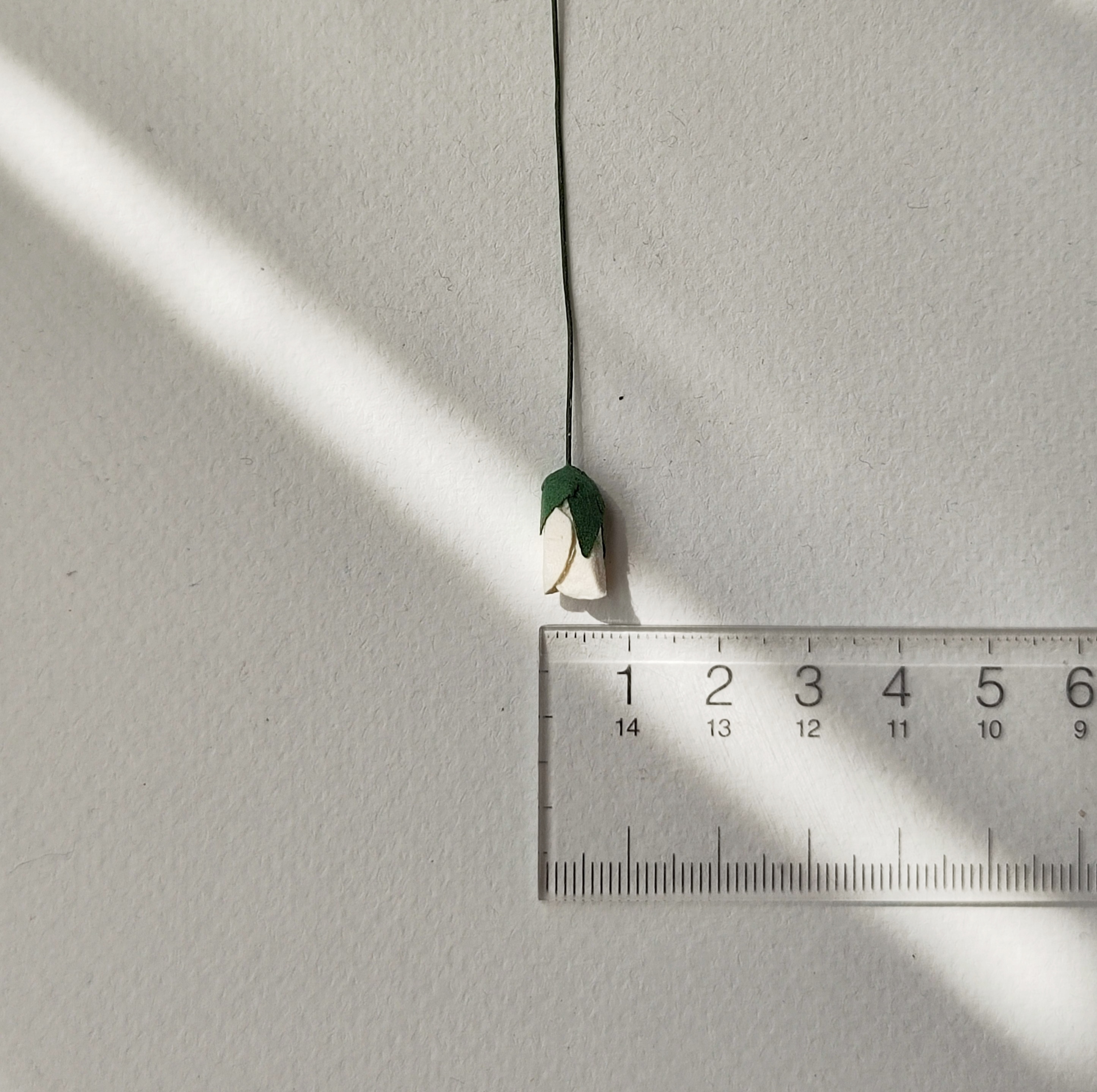 ดอกไม้กระดาษสา ดอกไม้กระดาษสา จตุจักร งานประดิษฐ์ ดอกไม้ทำข้อมือเพื่อนเจ้าสาว แต่งงาน, ดอกกุหลาบตูม 50 ดอก สีครีมอ่อน ขนาด 0.8x1.5 cm. paper flowers, budding roses flower 0.8 x1.5 cm. 50 pieces. pale ivorycolor