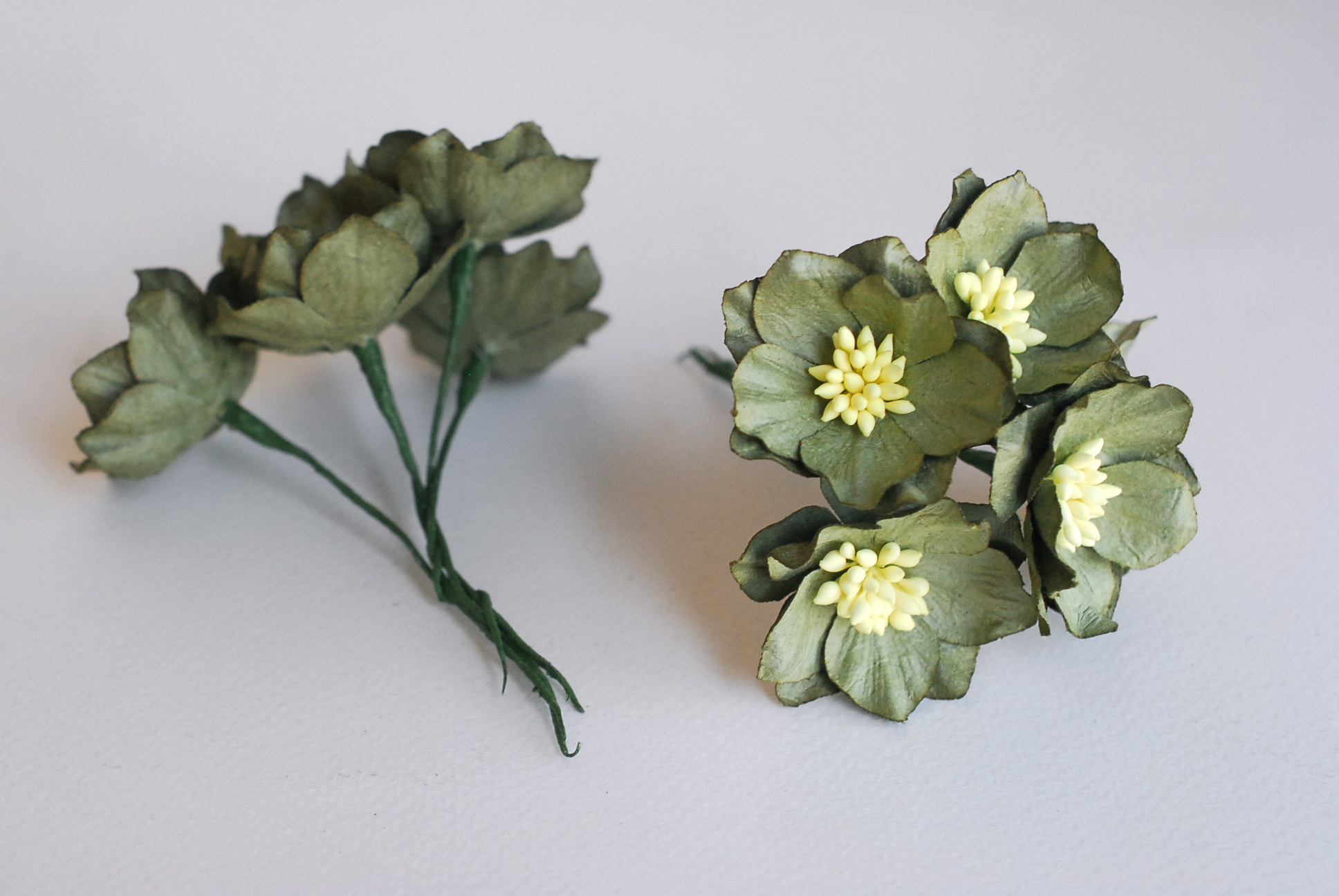 ดอกไม้กระดาษสา ดอกโลตัสอินโดนิเซียกระดาษ ดอกไม้กระดาษสาราคาส่ง ดอกไม้กระดาษสำหรับตกแต่งของชำร่วย งานแต่งงาน ทำช่อดอกไม้ติดอกเจ้าบ่าว ข้อมือดอกไม้เจ้าสาว ขนาด3.5 cm. 25 ดอก สีเขียวทหารเข้ม Paper flowers supplies: DIY wedding tools Big Cherry blossom (Lotus