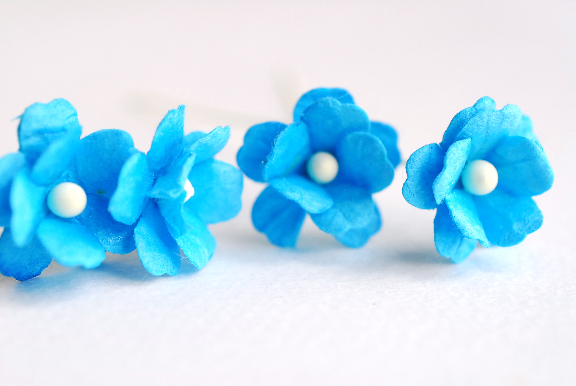 ดอกไม้กระดาษสา ราคาส่ง, ดอกไฮเดรนเยียกระดาษสา ดอกไม้ประดิษฐ์ ตกแต่งงานแต่งงาน ประดิษฐ์ข้อมือเพื่อนเจ้าสาว ขนา่ด 1.5 cm., สำหรับของชำร่วย, งานแต่งงาน, ดอกไม้ทำข้อมือเจ้าสาว สีฟ้าทะเล จำนวน 100 ดอก Paper flower,100 Pieces mulberry hydrangea ocean blue sky c