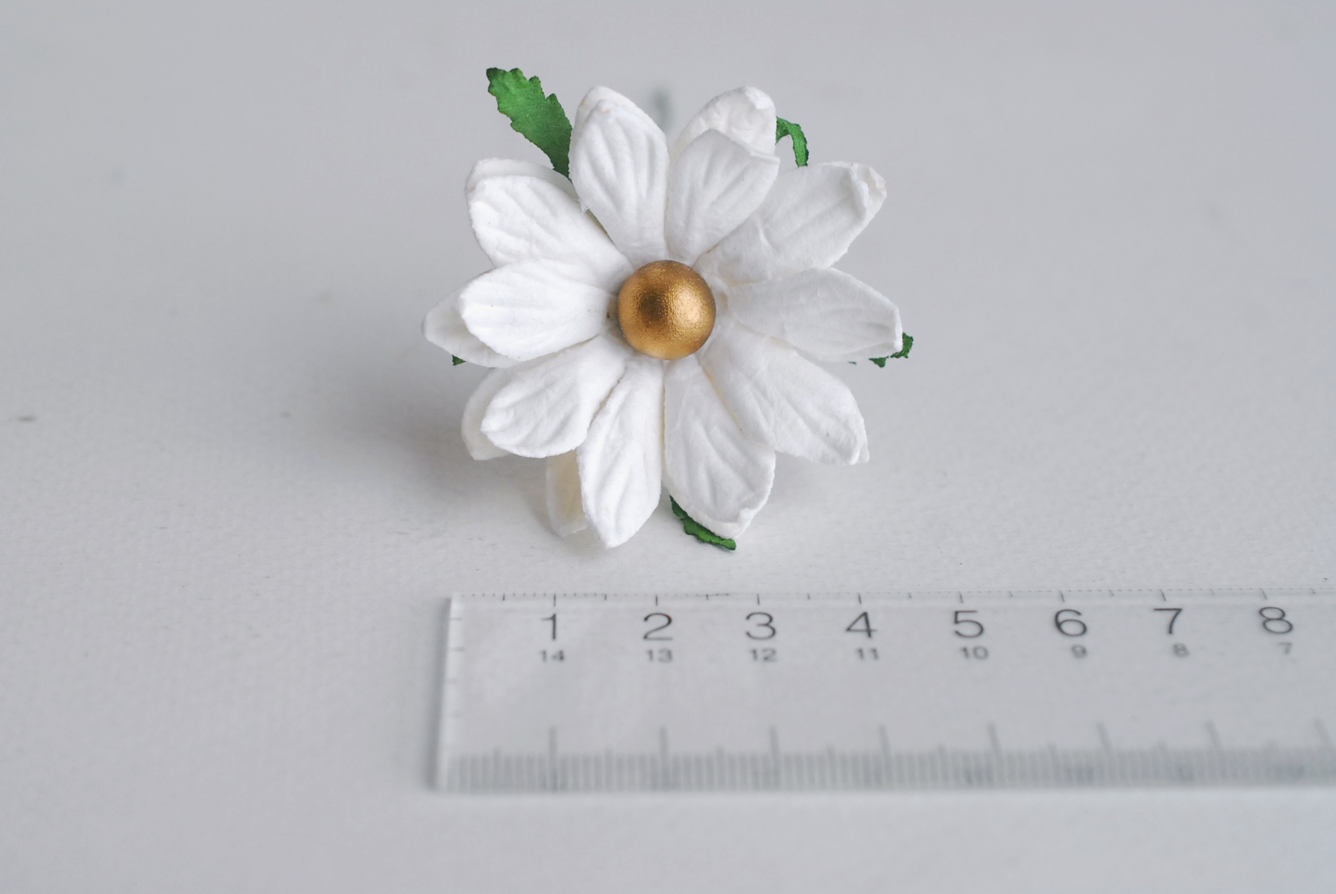 ดอกไม้กระดาษสา ดอกไม้ประดิษฐ์จากกระดาษสา ดอกเดซี่ เกสรสีทอง ดอกไม้กระดาษสาขายส่ง ดอกไม้ประดิษฐ์ ดอกไม้ทำข้อมือเพื่อนเจ้าสาว ดอก daisy ขนาด 5cm. จำนวน 25 ดอก สีขาว Paper Flower, 25 Daisy Flowers, ivory color, size 5 cm., golden pollen.