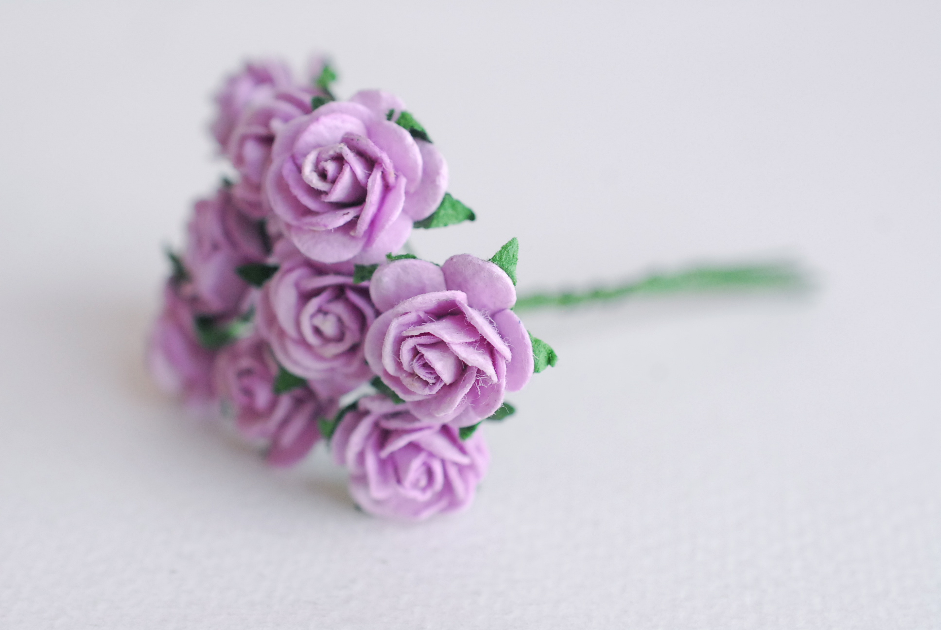 ดอกไม้กุหลาบกระดาษ, ดอกกุหลาบกระดาษสา ดอกกุหลาบจิ๋ว ดอกกุหลาบกระดาษสา สำหรับประดับ ตกแต่งของชำร่วย, งานแต่งงาน สีMIXED ชมพู ม่วง ม่วงเข้ม ฟ้าตุ่น ขนาด 1.5 cm. จำนวน 50 ดอก