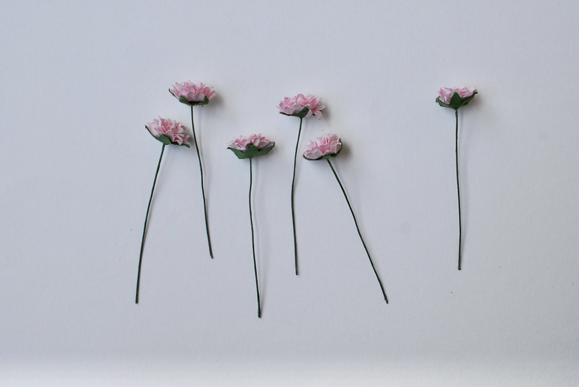 ดอกไม้ประดิษฐ์, ดอกไม้กระดาษสา, ดอก gypsophila, ดอกยิปโซ งานประดิษฐ์ตกแต่งของชำร่วย, ดอกไม้ทำพานพุ่ม,พานพวงมาลัย, พานรับไหว้, ขนาด 1.5 cm. สีชมพู