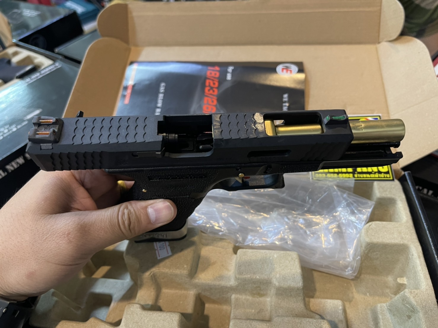 WE Glock18 G-Force Custom – เฟรมดำ สไลด์ดำ ลำกล้องทอง T5
