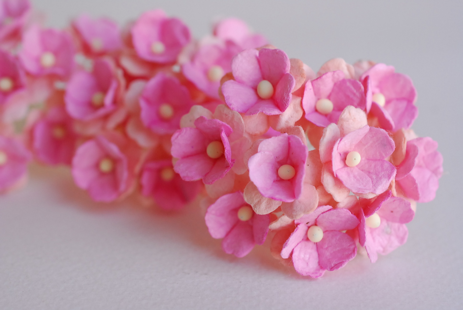 ดอกไม้กระดาษสา ราคาส่ง, ดอกไฮเดรนเยียกระดาษสา ดอกไม้ประดิษฐ์ ตกแต่งงานแต่งงาน ประดิษฐ์ข้อมือเพื่อนเจ้าสาว ขนา่ด 1.5 cm., สำหรับของชำร่วย, งานแต่งงาน, ดอกไม้ทำข้อมือเจ้าสาว สีชมพู-ชมพูอ่อน จำนวน 100 ดอก Paper flower,100 Pieces mulberry hydenyia, 2 TONE pin