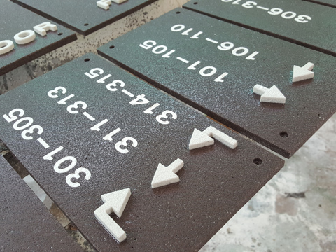 ป้ายบอกทางห้องพัก ไทยมิตรรีสอร์ท Thaimit Resort เรซิ่นหินทรายเทียม