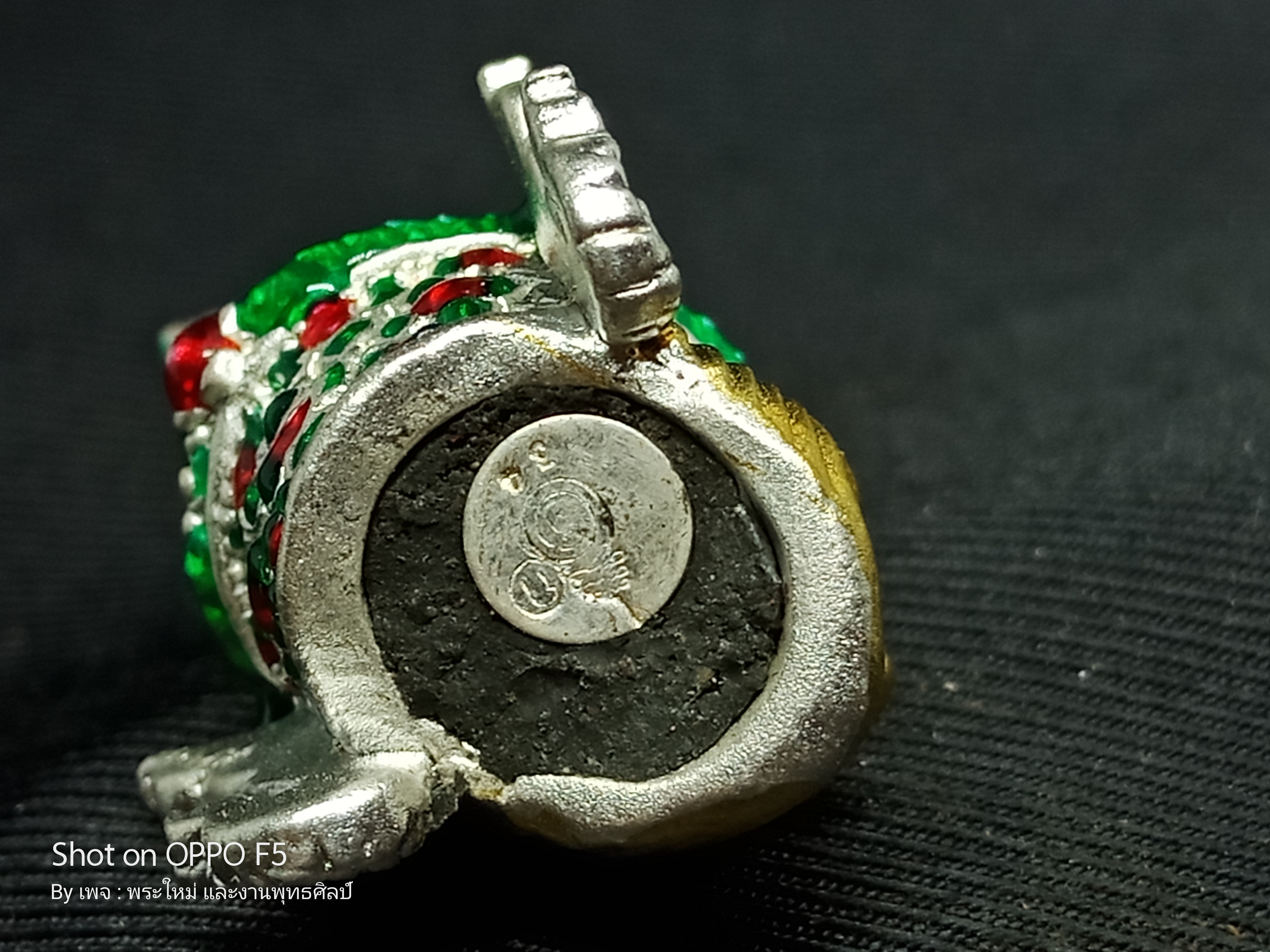 เศียรบรมครูปู่ฤาษี เนื้อ : สำริดชุบเงินปัดหน้าทองลงยาเขียวแดง