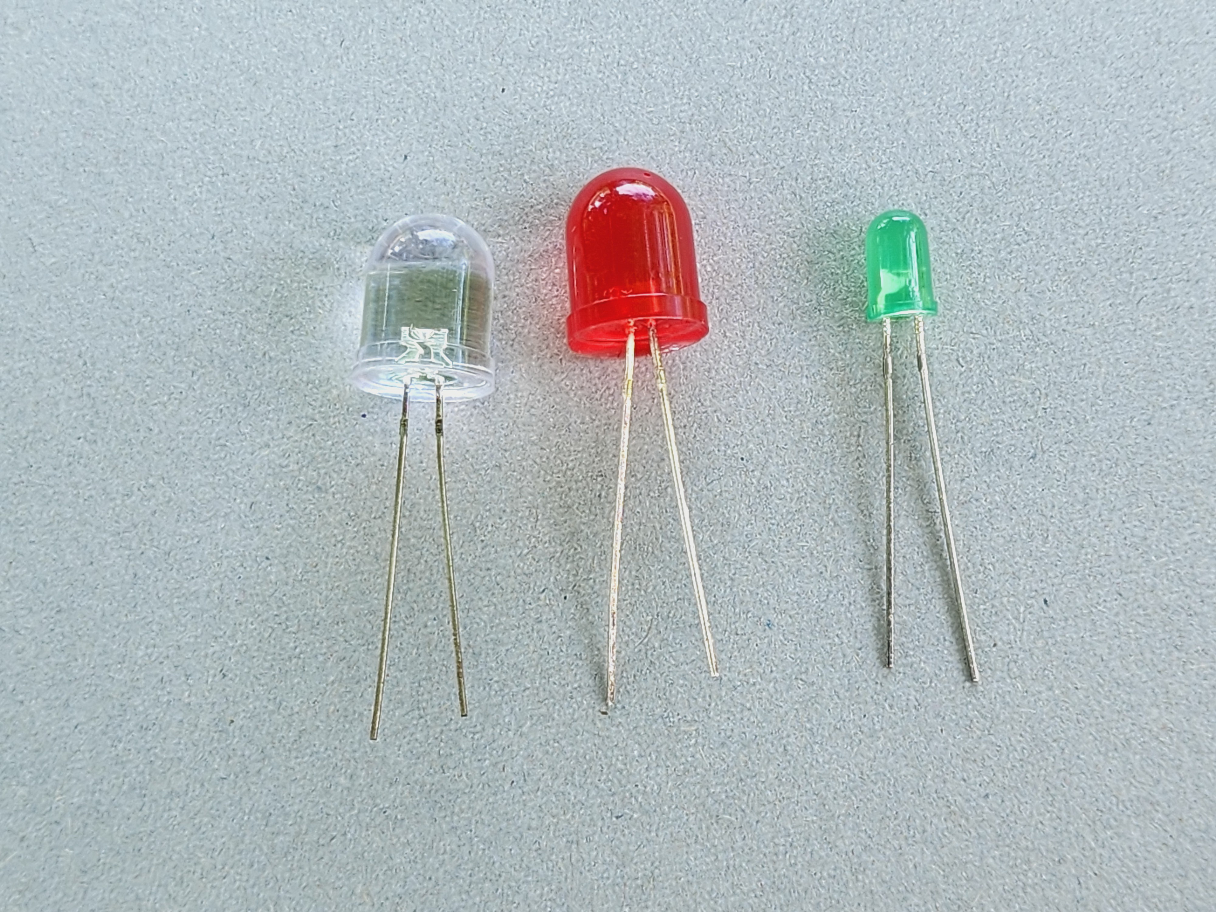 ไดโอดเปล่งแสง หรือ LED ( Light Emitting Diode ) แบบต่างๆ