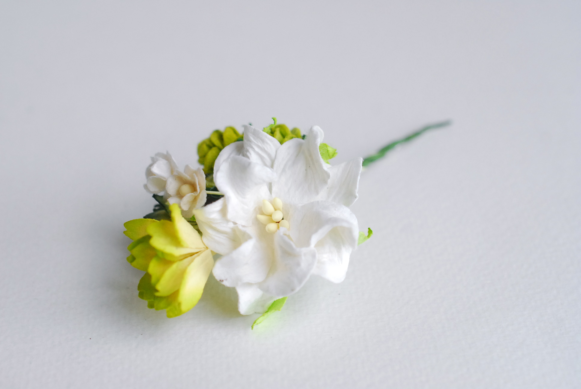 ช่อดอกไม้กระดาษ ดอกไม้ประดับ งานแต่งงาน งานประดิษฐ์ ของชำร่วย ดอกไม้กระดาษสา ช่อดอกไม้สีเขียว งานแต่งงาน DIY wedding boutonniere or making centerpieces gift decoration, small bouquet greenery color.