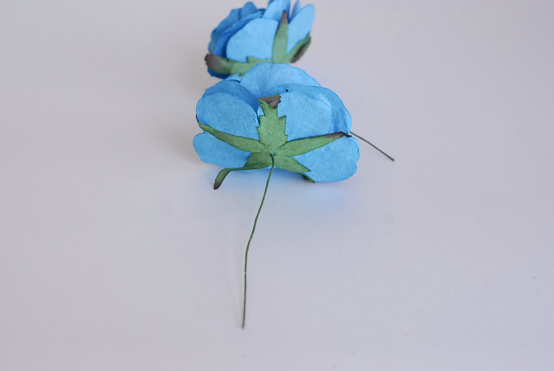 ดอกไม้กระดาษสา ขนาด 6.5 cm., สำหรับของชำร่วย, งานแต่งงาน, สีฟ้า Paper flower, handmade flowers supplies, wedding decoration:10 Pieces mulberry rose, 6.5 cm. azure color.