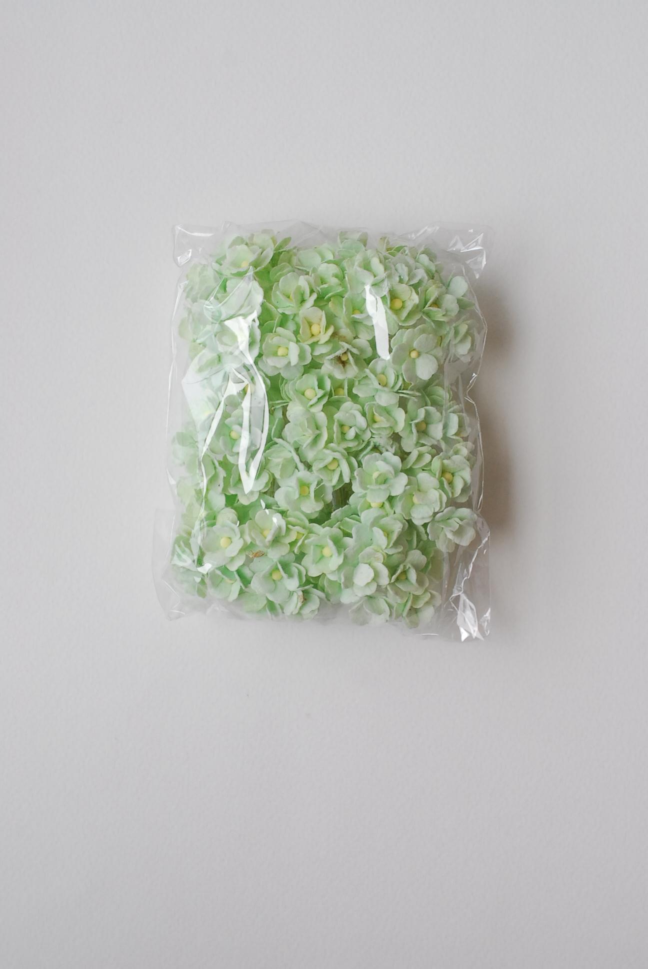 ดอกไม้กระดาษสา ราคาส่ง, ดอกไฮเดรนเยียกระดาษสา ดอกไม้ประดิษฐ์ ตกแต่งงานแต่งงาน ประดิษฐ์ข้อมือเพื่อนเจ้าสาว ขนาด 1.5 cm., สำหรับของชำร่วย, งานแต่งงาน, ดอกไม้ทำข้อมือเจ้าสาว สีเขียวอ่อน จำนวน 100 ดอก Paper flower,100 Pieces mulberry hydenyia, 1.5 cm. light g