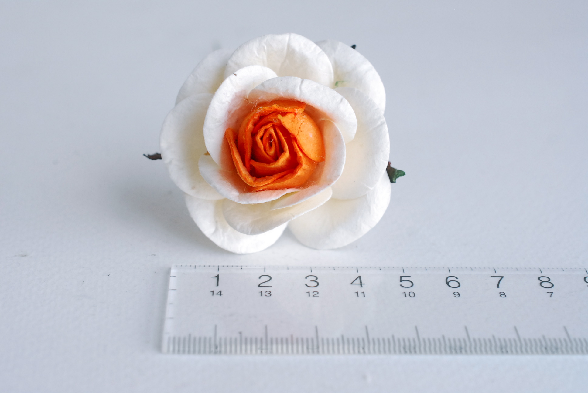 ดอกไม้กระดาษสา ดอกไม้กระดาษสา ราคาส่ง ขนา่ด 4.5 cm., สำหรับของชำร่วย, งานแต่งงาน,สีส้มขาว Paper flower,20 Pieces mulberry rose, 4.5 cm. medium orange-white color.