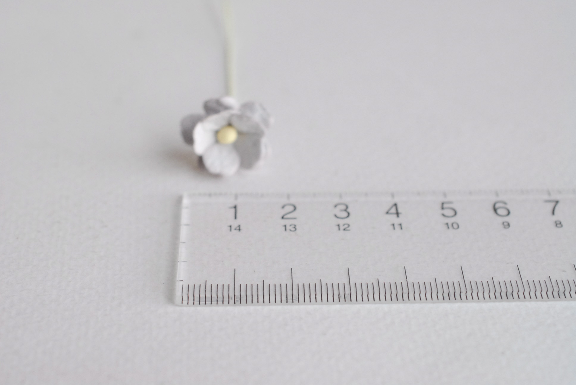 ดอกไม้กระดาษสา ราคาส่ง, ดอกไฮเดรนเยียกระดาษสา ดอกไม้ประดิษฐ์ ตกแต่งงานแต่งงาน ประดิษฐ์ข้อมือเพื่อนเจ้าสาว ขนา่ด 1.5 cm., สำหรับของชำร่วย, งานแต่งงาน, ดอกไม้ทำข้อมือเจ้าสาว สีเทา จำนวน 100 ดอก Paper flower,100 Pieces mulberry hydenyia, 1.5 cm. grey color.