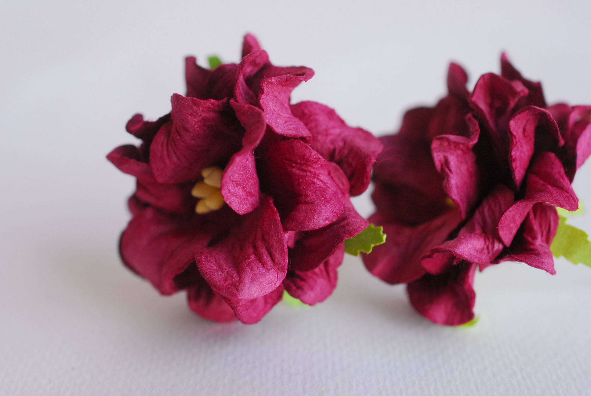 ดอกไม้กระดาษสา ราคาส่ง, ดอกการเดนเนียกระดาษสา ดอกไม้ประดิษฐ์ ตกแต่งงานแต่งงาน ประดิษฐ์ข้อมือเพื่อนเจ้าสาว ขนา่ด 3.5 cm., สำหรับของชำร่วย, งานแต่งงาน, ดอกไม้ทำข้อมือเจ้าสาว สีแดงเข้ม จำนวน 25 ดอก Paper flower,25 Pieces mulberry gardenia flowers supplies, d