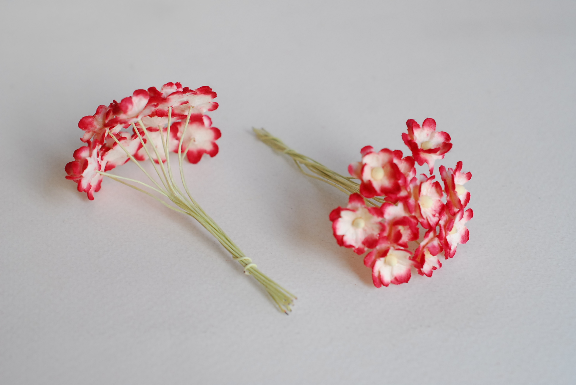 ดอกไม้กระดาษสา ดอกซากุระกระดาษขนาดเล็ก ดอกไม้กระดาษสาราคาส่ง ดอกไม้กระดาษสำหรับตกแต่งของชำร่วย งานแต่งงาน ทำช่อดอกไม้ติดอกเจ้าบ่าว ข้อมือดอกไม้เจ้าสาว ขนาด 1.5 cm. 50 ดอก Paper flowers supplies: DIY wedding tools Small Cherry blossom (Sakura) 50 pcs. size