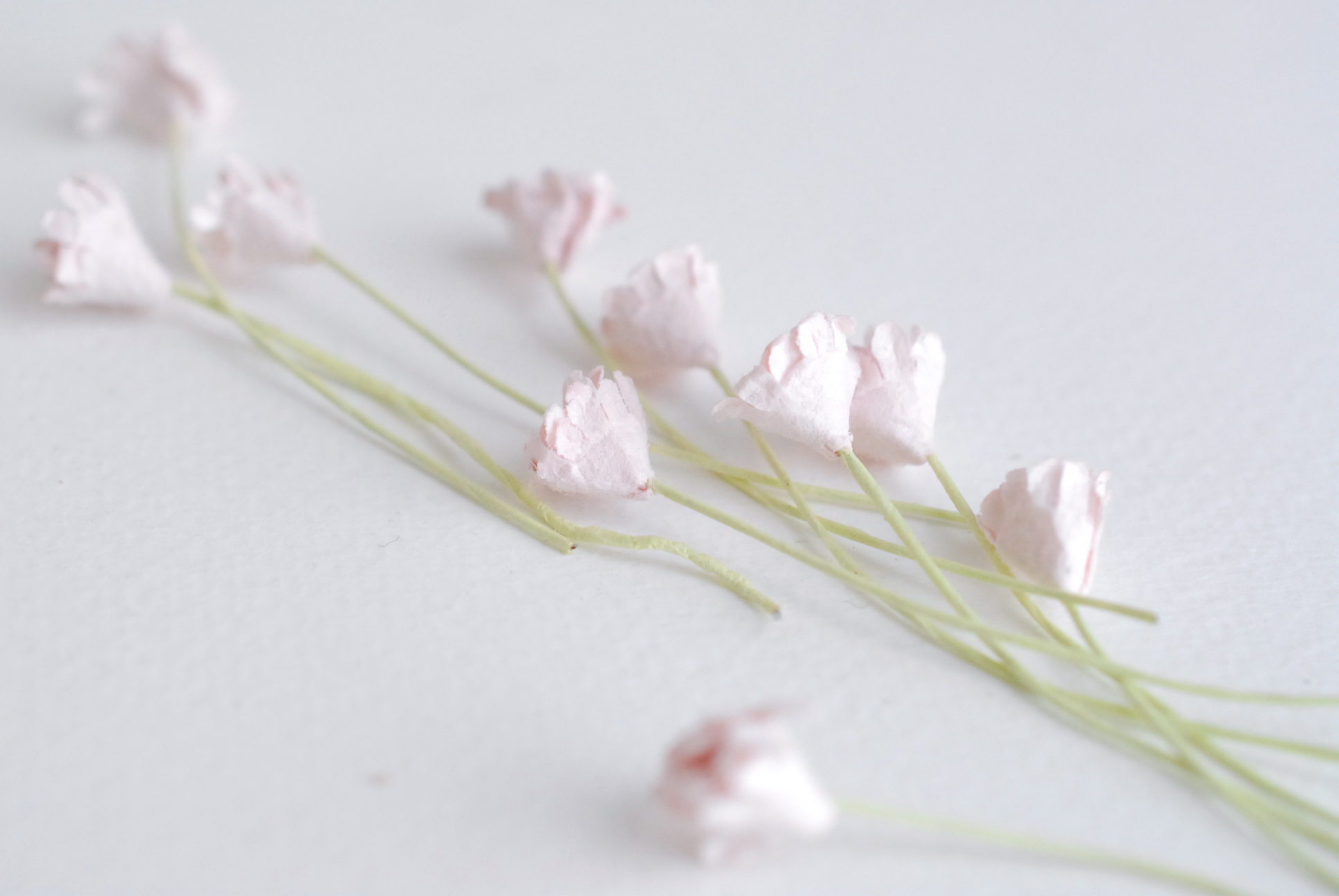 ดอกไม้ประดิษฐ์, ดอกไม้กระดาษสา, ดอก gypsophila, ดอกยิปโซ งานประดิษฐ์ตกแต่งของชำร่วย, ดอกไม้ทำพานพุ่ม, พานรับไหว้, ขนาด 1 cm. สีชมพูอ่อน