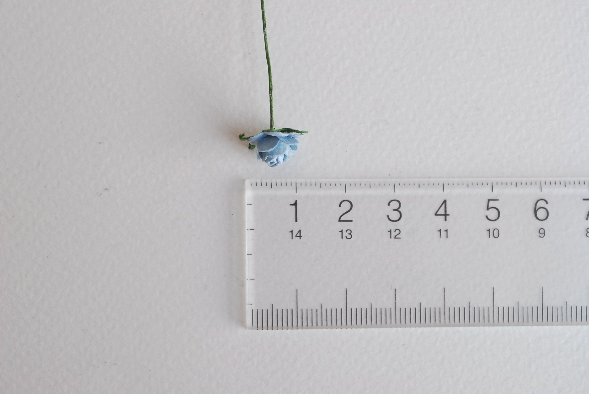 ดอกไม้กระดาษสาสำหรับตกแต่ง ของชำร่วย ดอกกุหลาบ กระดาษสา สีฟ้าตุ่น ขนาด 1 cm. จำนวน 100 ดอก/1 ถุง