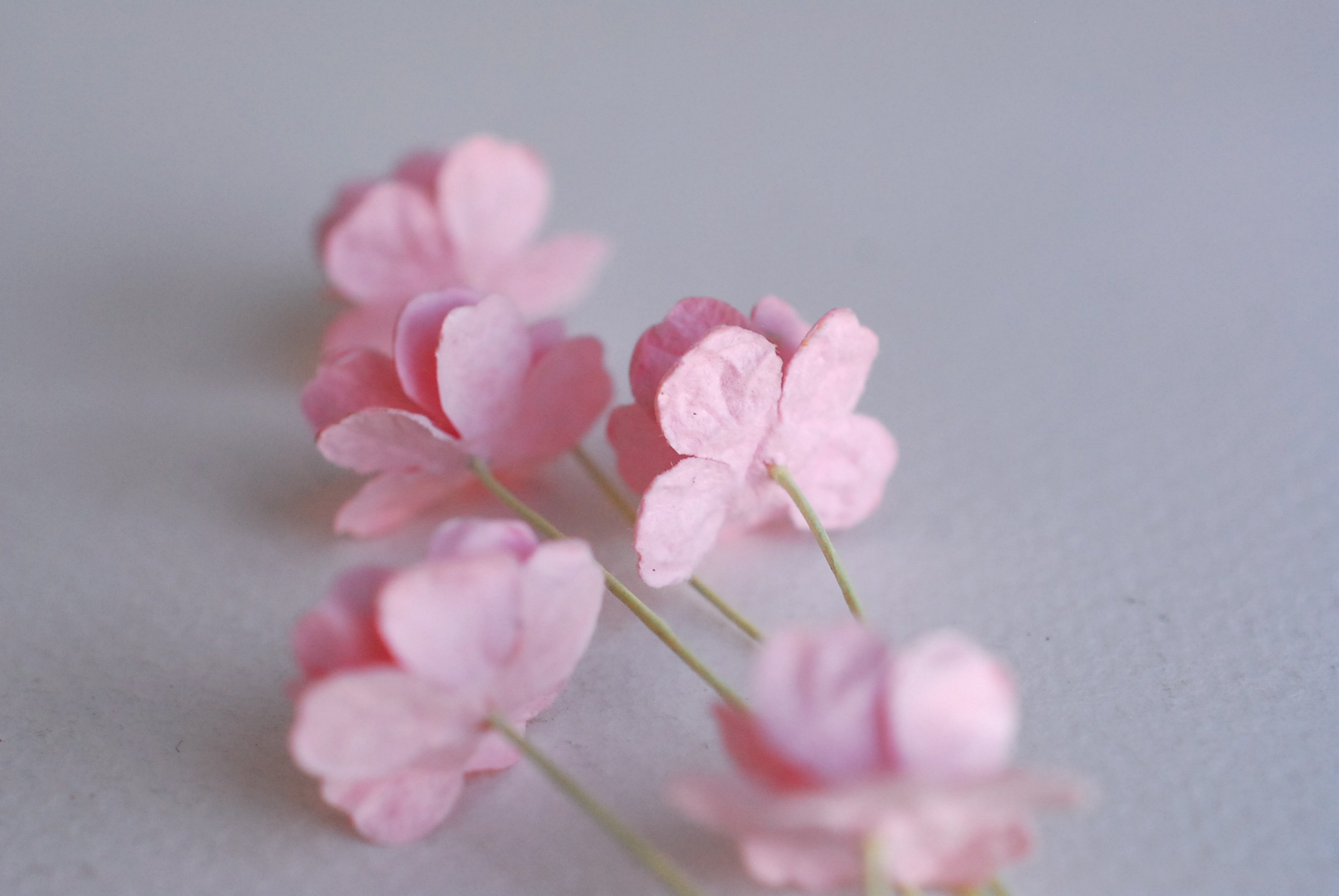 ดอกไม้กระดาษสา ดอกไฮเดรนเยียกระดาษสา ราคาส่ง ดอกไม้ประดิษฐ์ ตกแต่งงานแต่งงาน ประดิษฐ์ข้อมือเพื่อนเจ้าสาว ขนา่ด 1.5 cm., สำหรับของชำร่วย, งานแต่งงาน, ดอกไม้ทำข้อมือเจ้าสาว สีพีช จำนวน 100 ดอก Paper flower,100 Pieces mulberry hydenyia, peach medium color.