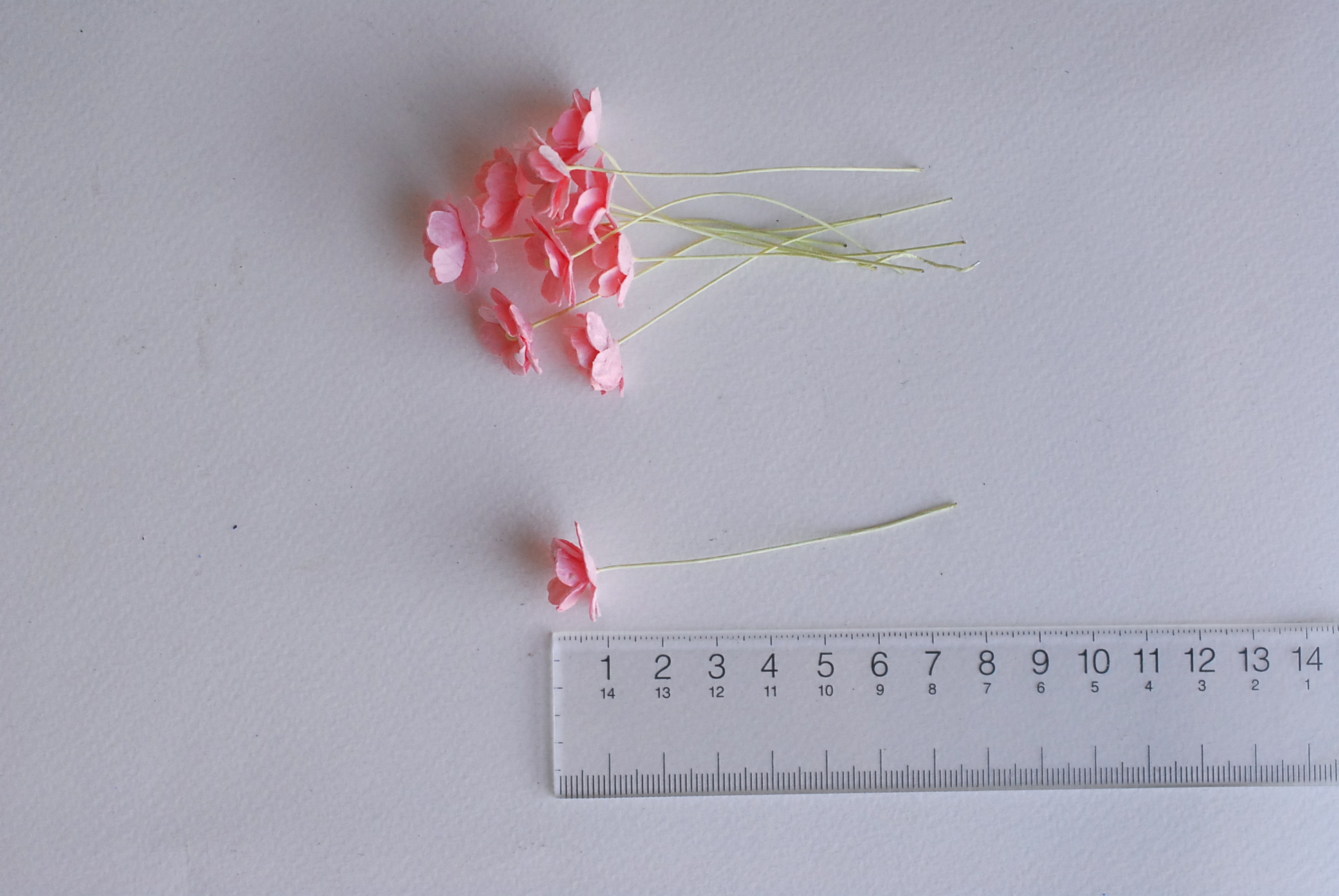 ดอกไม้กระดาษสา ดอกไฮเดรนเยียกระดาษสา ราคาส่ง ดอกไม้ประดิษฐ์ ตกแต่งงานแต่งงาน ประดิษฐ์ข้อมือเพื่อนเจ้าสาว ขนา่ด 1.5 cm., สำหรับของชำร่วย, งานแต่งงาน, ดอกไม้ทำข้อมือเจ้าสาว สีพีช จำนวน 100 ดอก Paper flower,100 Pieces mulberry hydenyia, peach medium color.