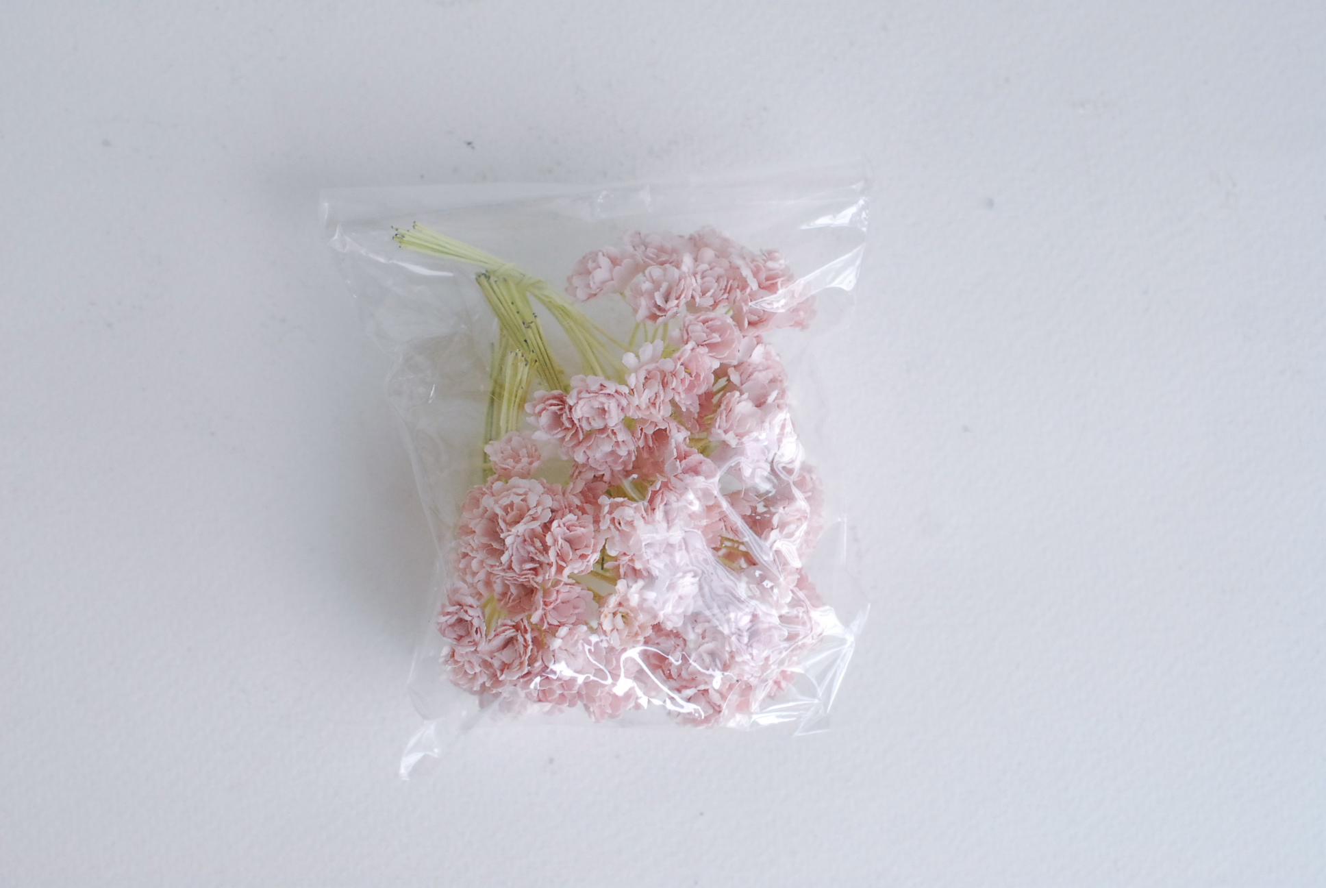 ดอกไม้ประดิษฐ์, ดอกไม้กระดาษสา, ดอก gypsophila, ดอกยิปโซ งานประดิษฐ์ตกแต่งของชำร่วย, ดอกไม้ทำพานพุ่ม, พานรับไหว้, ขนาด 1 cm. สีชมพูอ่อน