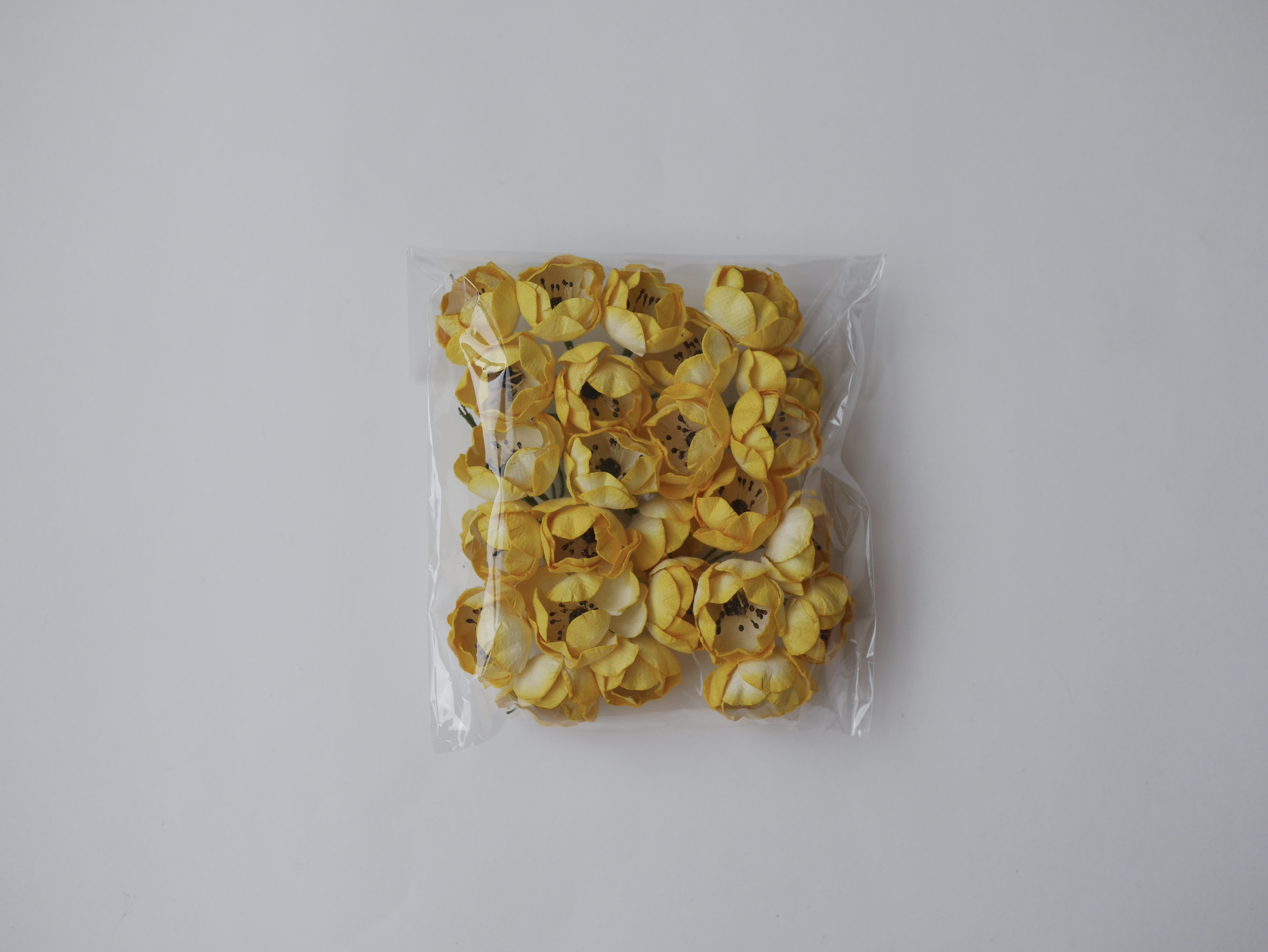 ดอกกุหลาบกระดาษสา peony ดอกไม้กระดาษสาราคาส่ง, ดอกไม้กระดาษ,ดอกไม้ประดิษฐ์ สำหรับตกแต่งของชำร่วย งานแต่งงาน ดอกกุหลาบกลม peony ขนาด 3.5 cm. จำนวน 25 ดอก, สีเหลืองปัด เกสรสีดำ Paper Flowers, Peony flowers supplies size 3.5cm./ 25 pieces, handmade flower