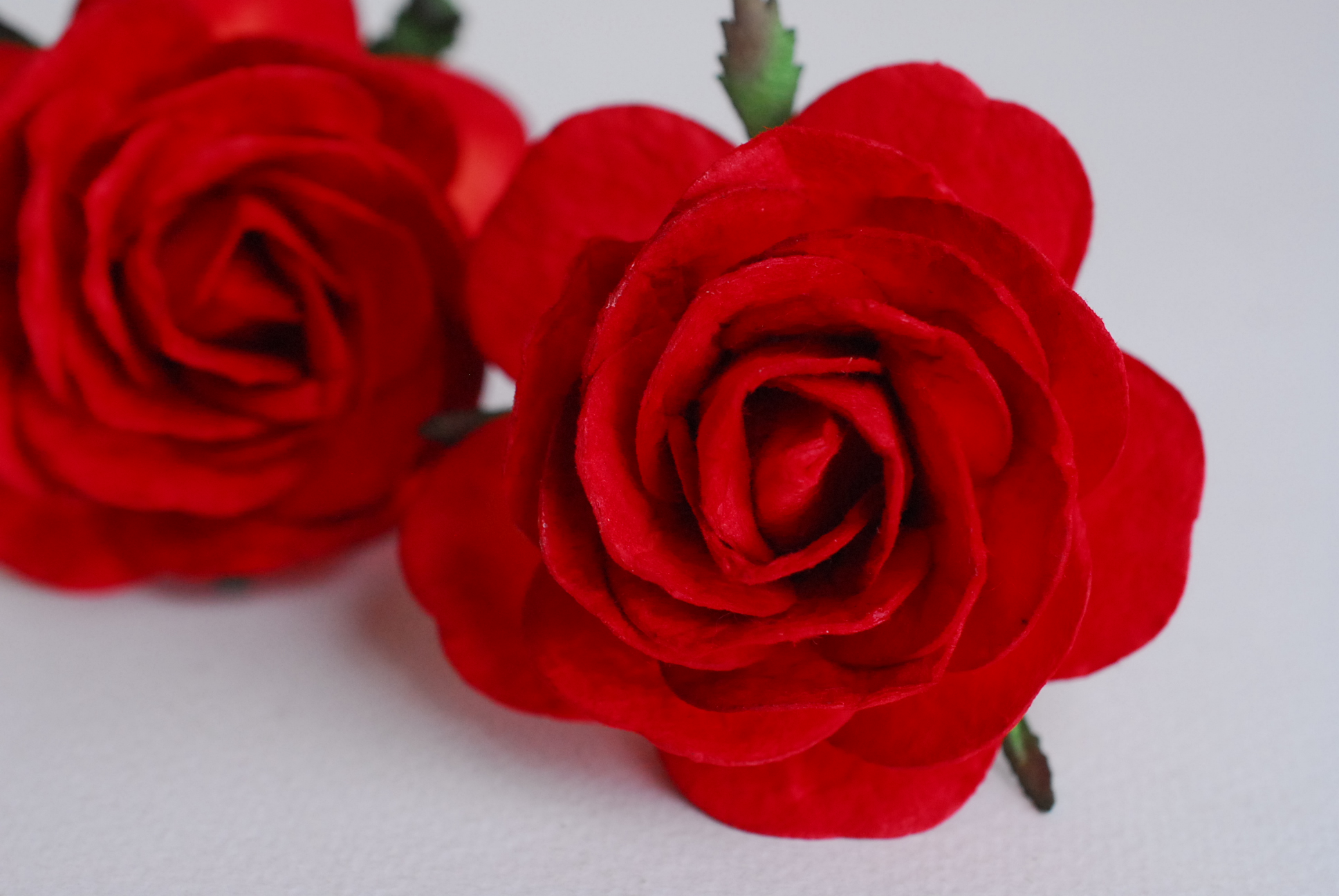 ดอกไม้กระดาษสา ดอกไม้กุหลาบกระดาษ ดอกกุหลาบกระดาษ ขนา่ด 6.5 cm., สำหรับของชำร่วย, งานแต่งงาน, สีแดงสด Paper flower,10 Pieces mulberry rose, 6.5 cm. red color