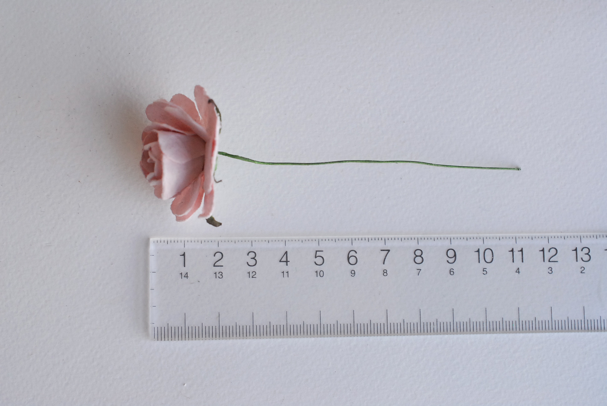 ดอกไม้กระดาษสา ราคาส่ง, ดอกกุหลาบกระดาษสา ดอกไม้ประดิษฐ์ สำหรับตกแต่ง หรืองานแต่งงาน สีม่วงชมพูอ่อน ขนาด 3.5 cm. จำนวน 25ดอก Paper flowers, handmade flowers, small roses paper size 3.5 cm. 25 pieces, pale purple color.