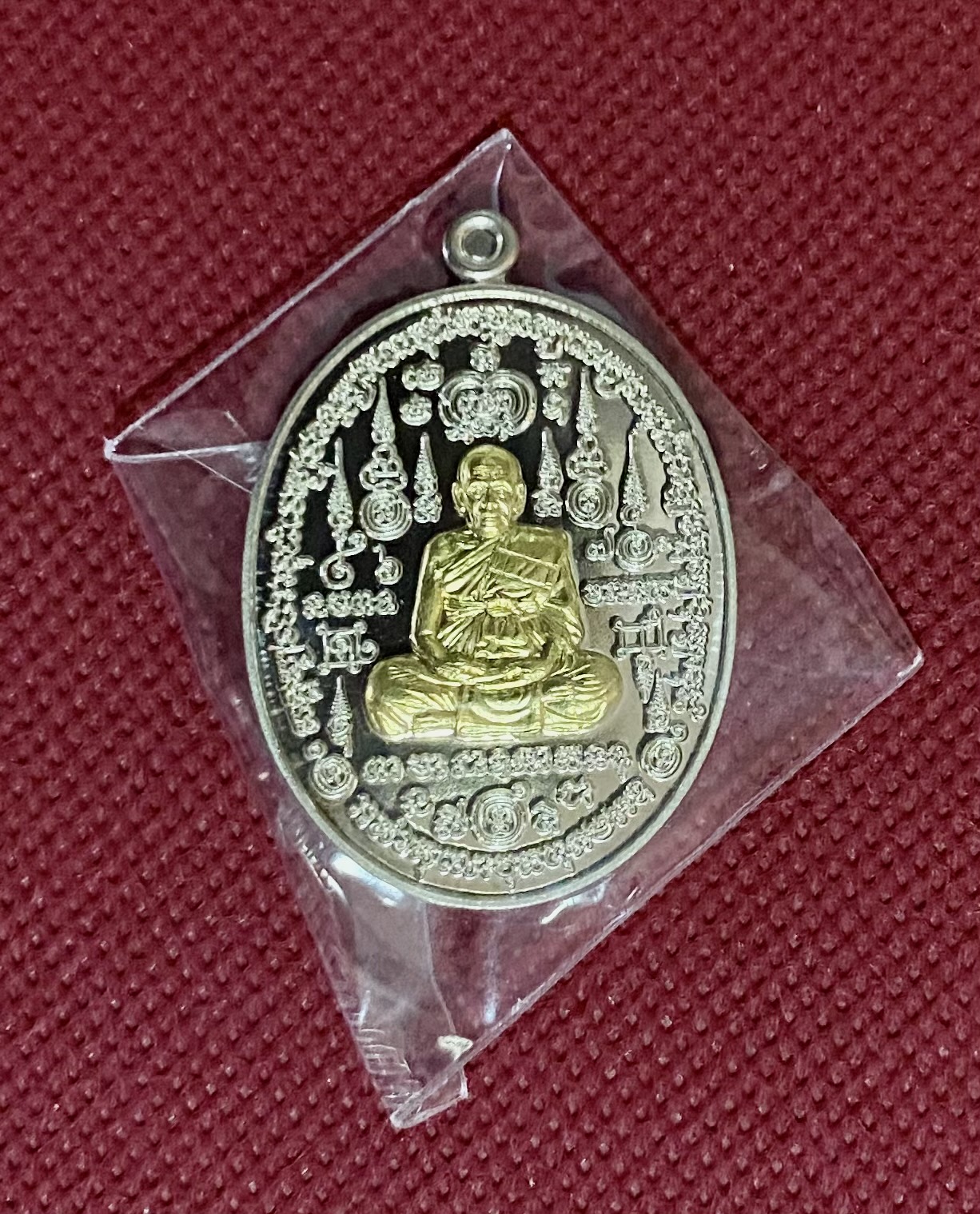 เหรียญมหาเศรษฐีหมื่นล้าน เนื้ออัลปาก้าหน้ากากทองระฆัง หลวงปู่พัฒน์ วัดห้วยด้วน จ.นครสวรรค์ ปี64