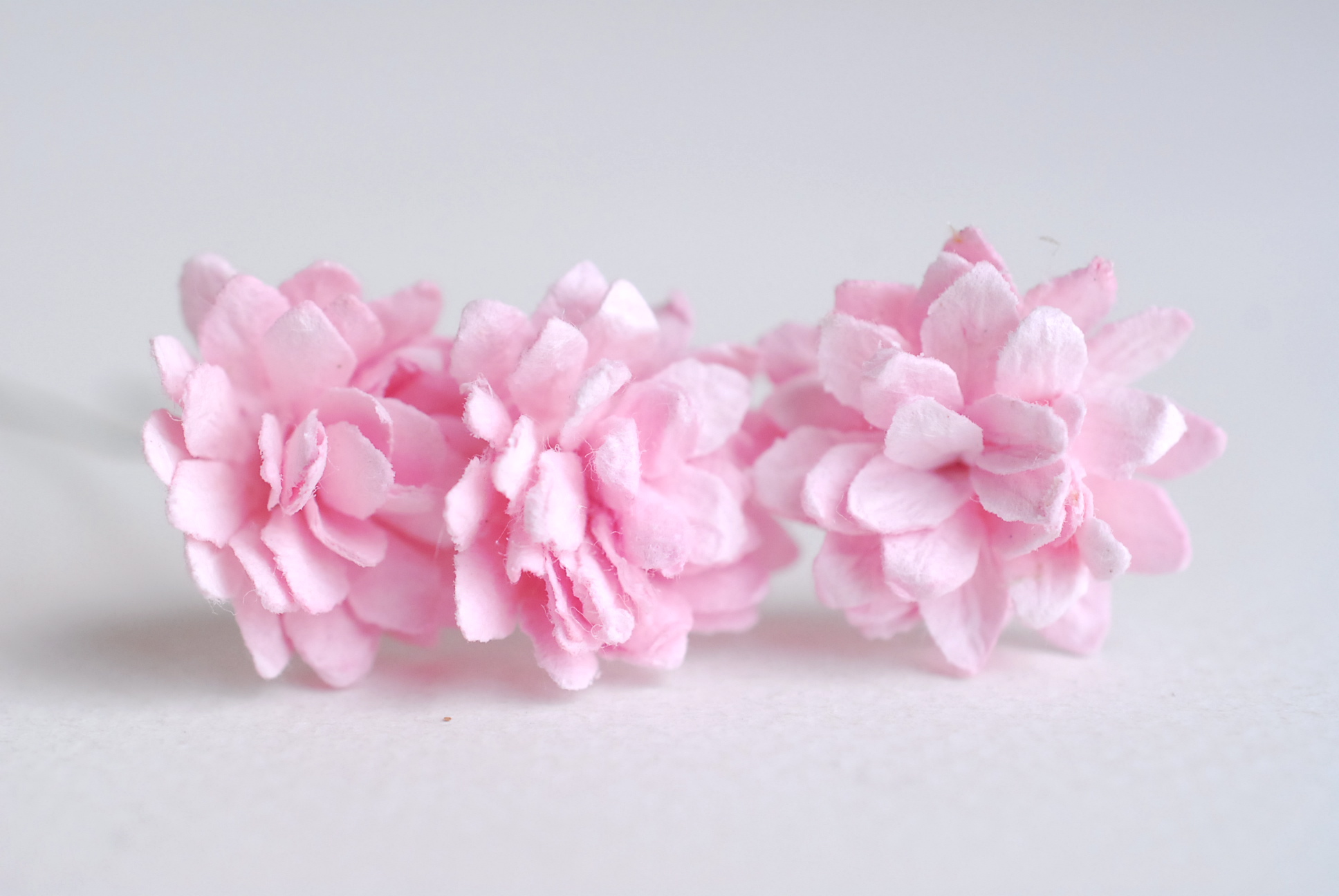 ดอกไม้ประดิษฐ์, ดอกไม้กระดาษสา, ดอก gypsophila, ดอกยิปโซ งานประดิษฐ์ตกแต่งของชำร่วย, ดอกไม้ทำพานพุ่ม,พานพวงมาลัย, พานรับไหว้, ขนาด 2 cm. สีชมพู