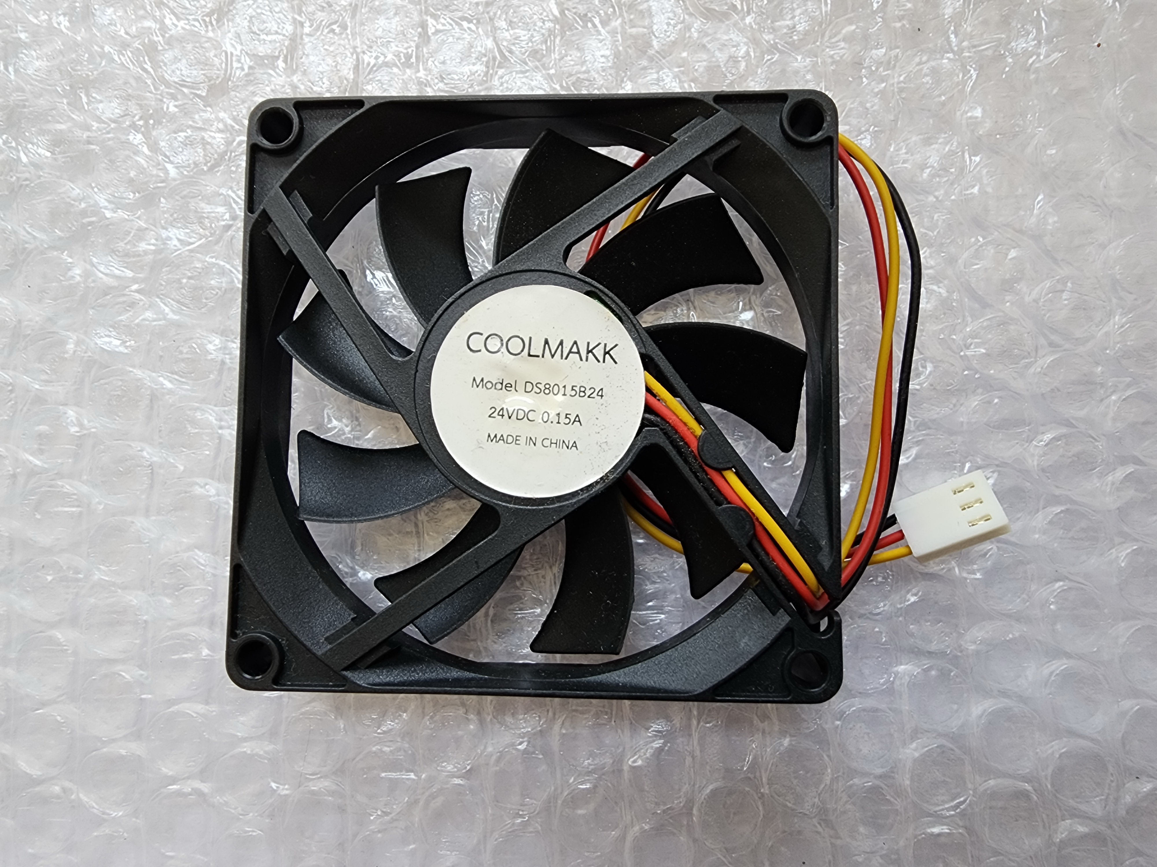 พัดลม 24V 0.15A Size: 80x15mm 3 สาย ดำ แดง เหลือง