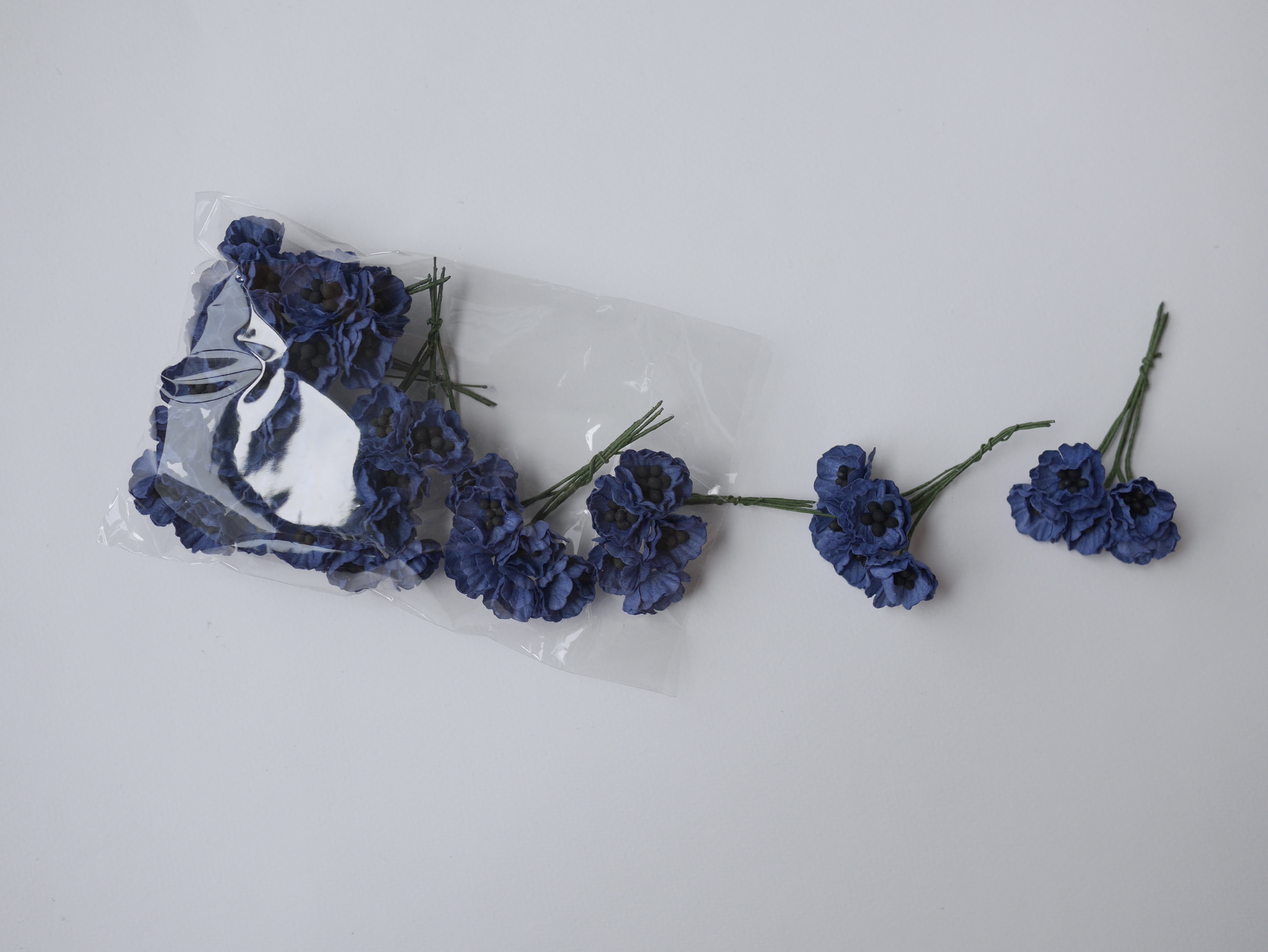 ดอกไม้กระดาษสา ดอกไม้กระดาษสา จตุจักร งานประดิษฐ์ ดอกไม้ทำข้อมือเพื่อนเจ้าสาว แต่งงาน ดอกไม้กระดาษ poppy สีน้ำเงินกรมท่า passion blue ขนาด 2.00 cm. จำนวน 50 ดอก