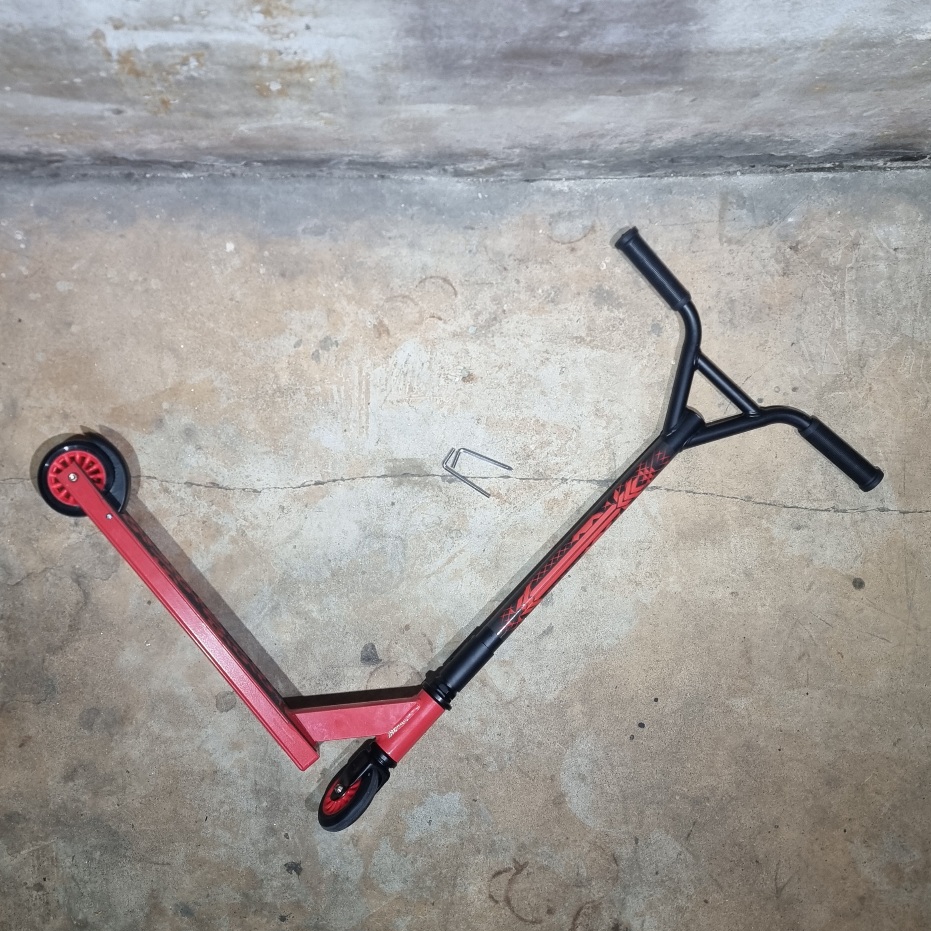 [0211] kid scooter 2ล้อ เบรกหลัง สำหรับเด็กโต เล่นท่าได้ สูง 83cm