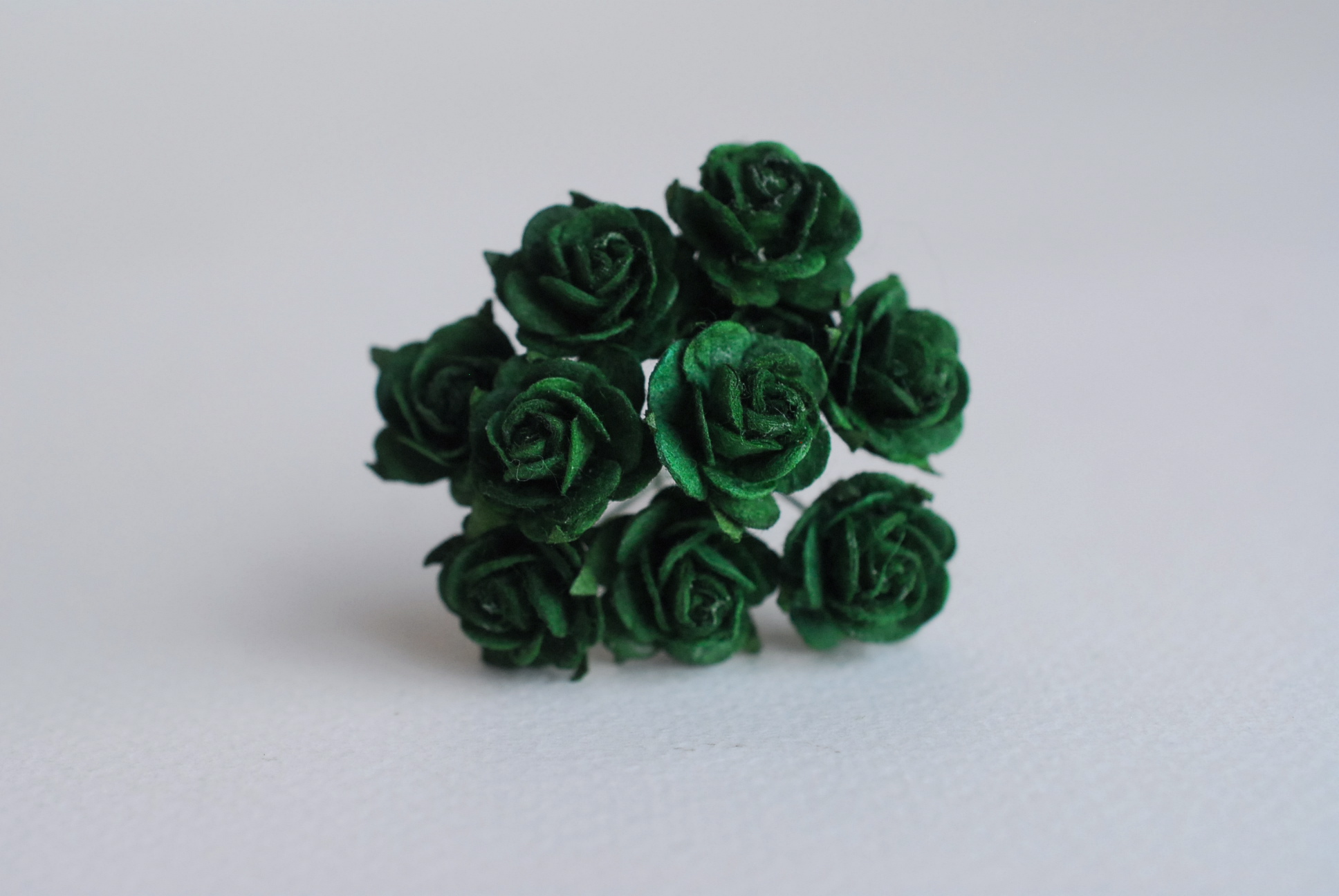 ดอกไม้กุหลาบกระดาษ, ดอกกุหลาบกระดาษสา ดอกกุหลาบจิ๋ว ดอกกุหลาบกระดาษสา สำหรับประดับ ตกแต่งของชำร่วย, งานแต่งงาน สีMIXED เขียวเข้ม เขียวตุ่น ชมพู พีชอ่อน ขาวof-white ขนาด 1.5 cm. จำนวน 100 ดอก