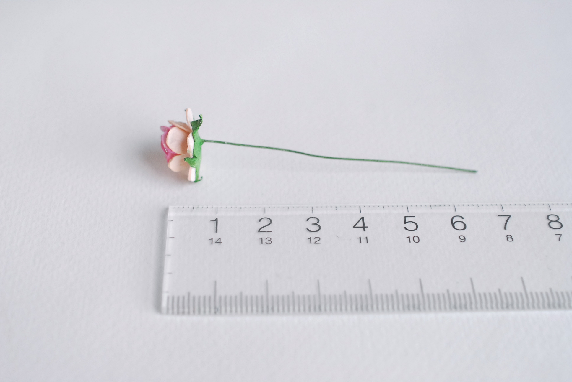 ดอกไม้กุหลาบกระดาษ ดอกไม้กระดาษสา, ดอกกุหลาบจิ๋ว, ดอกไม้กระดาษสาขายส่ง สีชมพู twotone ขนาด 1.5 cm. จำนวน 100 ดอก Paper Flowers size 1.5 cm., mini roses pink twotone color, 100 pcs.