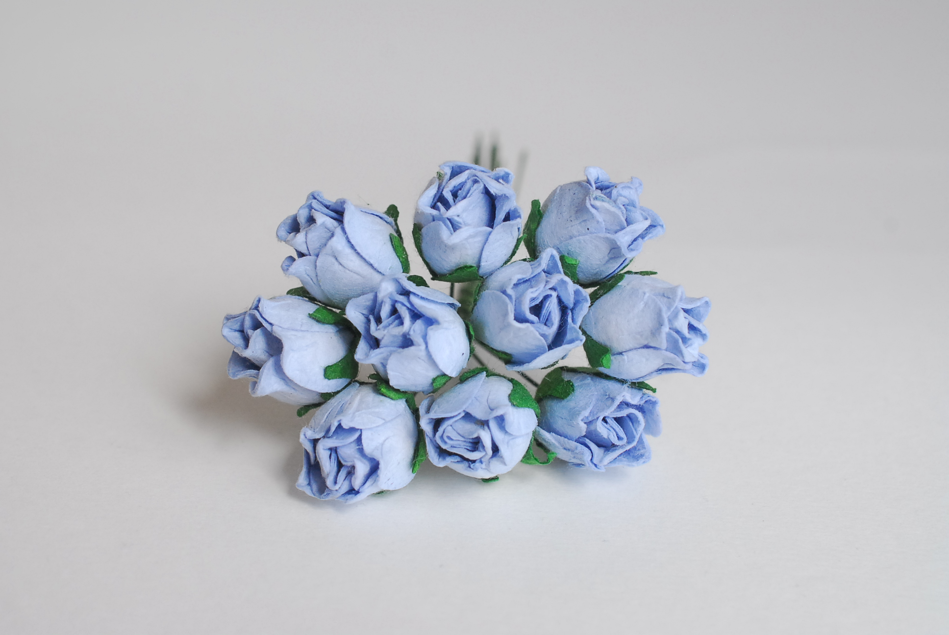 ดอกไม้กระดาษสา ดอกไม้กระดาษสา จตุจักร งานประดิษฐ์ ดอกไม้ทำข้อมือเพื่อนเจ้าสาว แต่งงาน, ดอกกุหลาบตูม 50 ดอก สีน้ำเงินตุ่น ขนาด 1.5 x 1.5 cm. paper flowers, budding roses flower 1.5x1.5 cm. 50 pieces. pale blue color.
