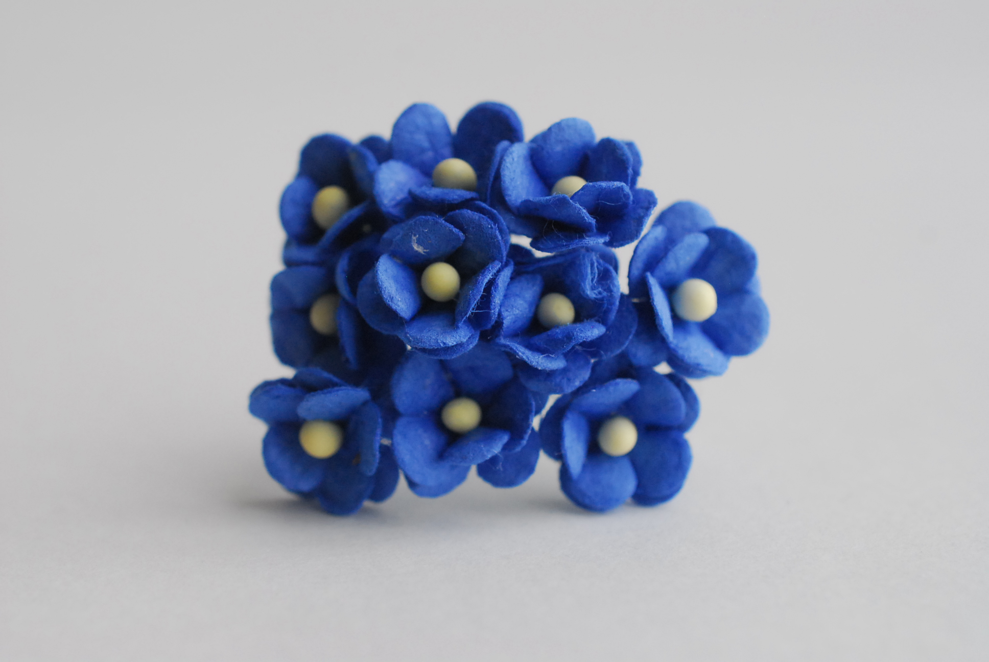 ดอกไม้กระดาษสา ราคาส่ง, ดอกไฮเดรนเยียกระดาษสา ดอกไม้ประดิษฐ์ ตกแต่งงานแต่งงาน ประดิษฐ์ข้อมือ เพื่อนเจ้าสาว ขนาด 1.5 cm., สำหรับของชำร่วย, งานแต่งงาน, ดอกไม้ทำข้อมือเจ้าสาว สีน้ำเงินroyal จำนวน 100 ดอก Paper flower,100 Pieces mulberry hydenyia, royal blue