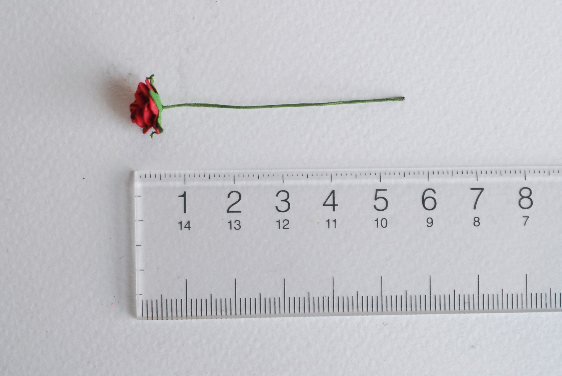 ดอกไม้กระดาษสาสำหรับตกแต่ง ของชำร่วย ดอกกุหลาบ ดอกกุหลาบสีแดง กระดาษสา สีแดงเข้มขนาด 1 cm. จำนวน 100 ดอก/1 ถุง