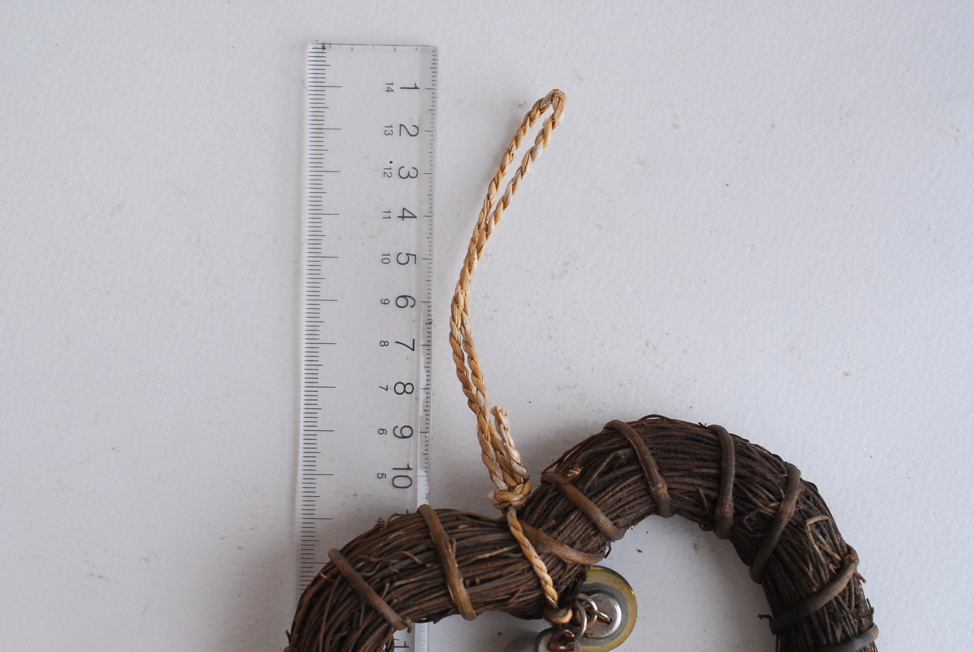 พวงหรีดดอกไม้กระดาษสำหรับตกแต่ง แขวนหน้าต่าง หรือ ตกแต่งห้องรับแขก รูปหัวใจ ดอกไม้กระดาษสาสีเขียว ในช่วงเวลา x'mas หรือ autumn