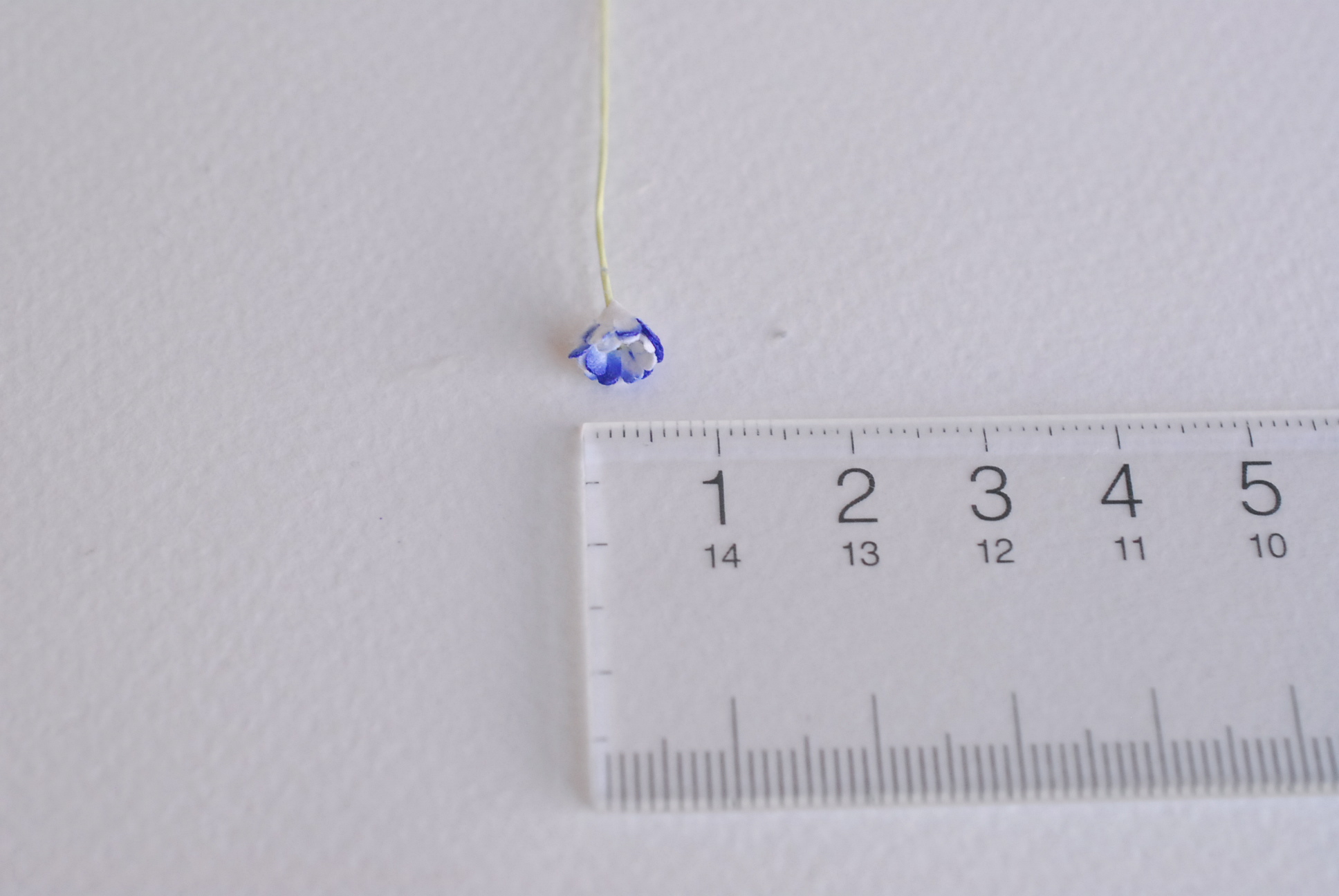 ดอกไม้ประดิษฐ์, ดอกไม้กระดาษสา, ดอก gypsophila, ดอกยิปโซ งานประดิษฐ์ตกแต่งของชำร่วย, ดอกไม้ทำพานพุ่ม, พานรับไหว้, ขนาด 0.4 cm. สีน้ำเงินปัดขาว