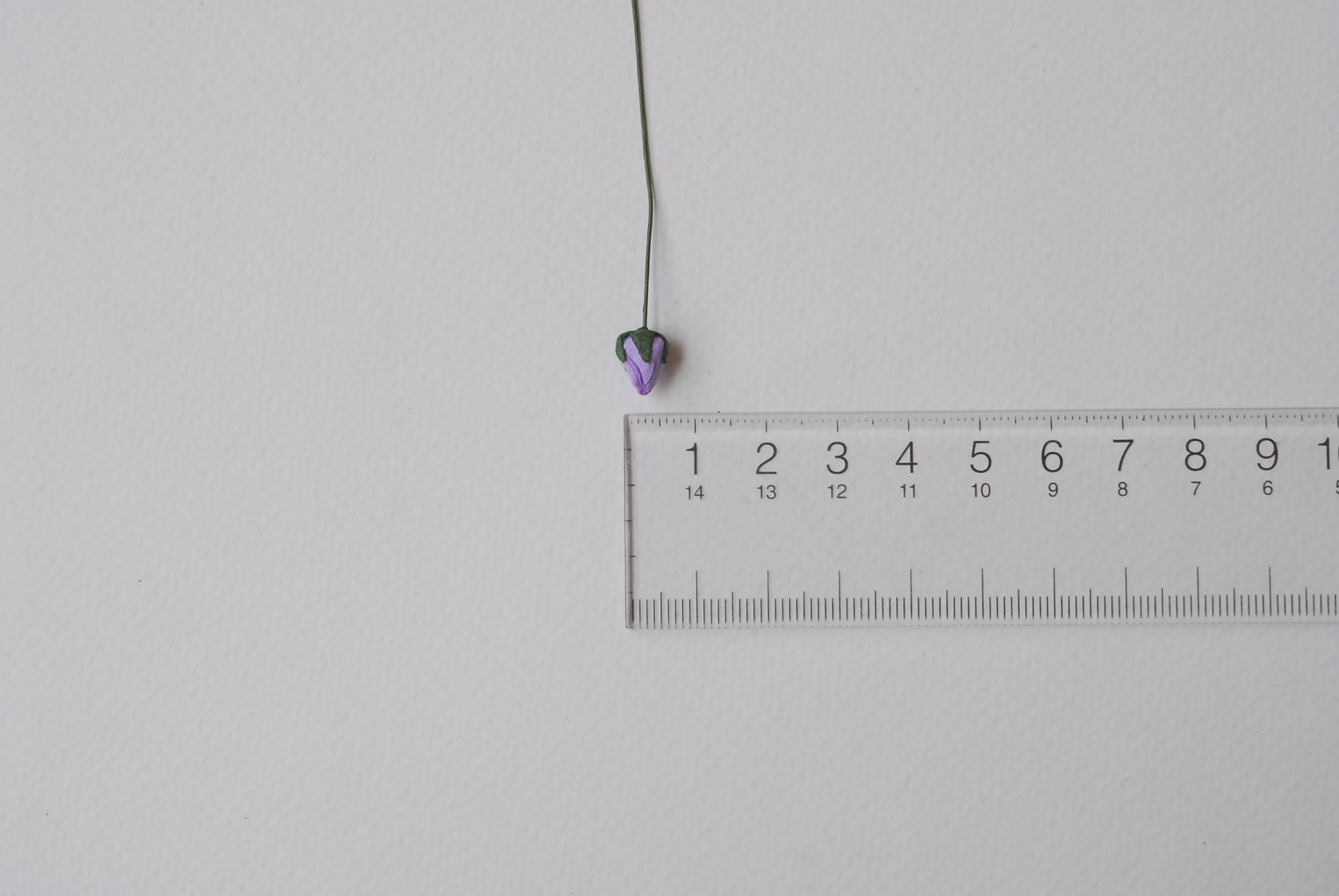 ดอกไม้กระดาษสา ดอกไม้กระดาษสา จตุจักร งานประดิษฐ์ ดอกไม้ทำข้อมือเพื่อนเจ้าสาว แต่งงาน, ดอกกุหลาบตูมปลายแหลม 0.8x 0.6 cm. 50 ดอก สีม่วง paper flowers, budding roses flower 0.8x0.6 cm. 50 pieces purple color.