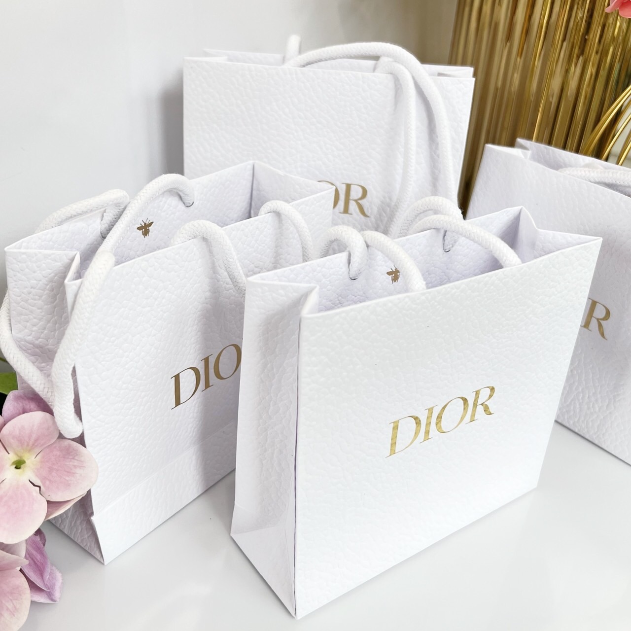 Dior : ถุงกระดาษสีขาว ไซส์เล็ก 13x14 cm. พร้อมริบบิ้นสี