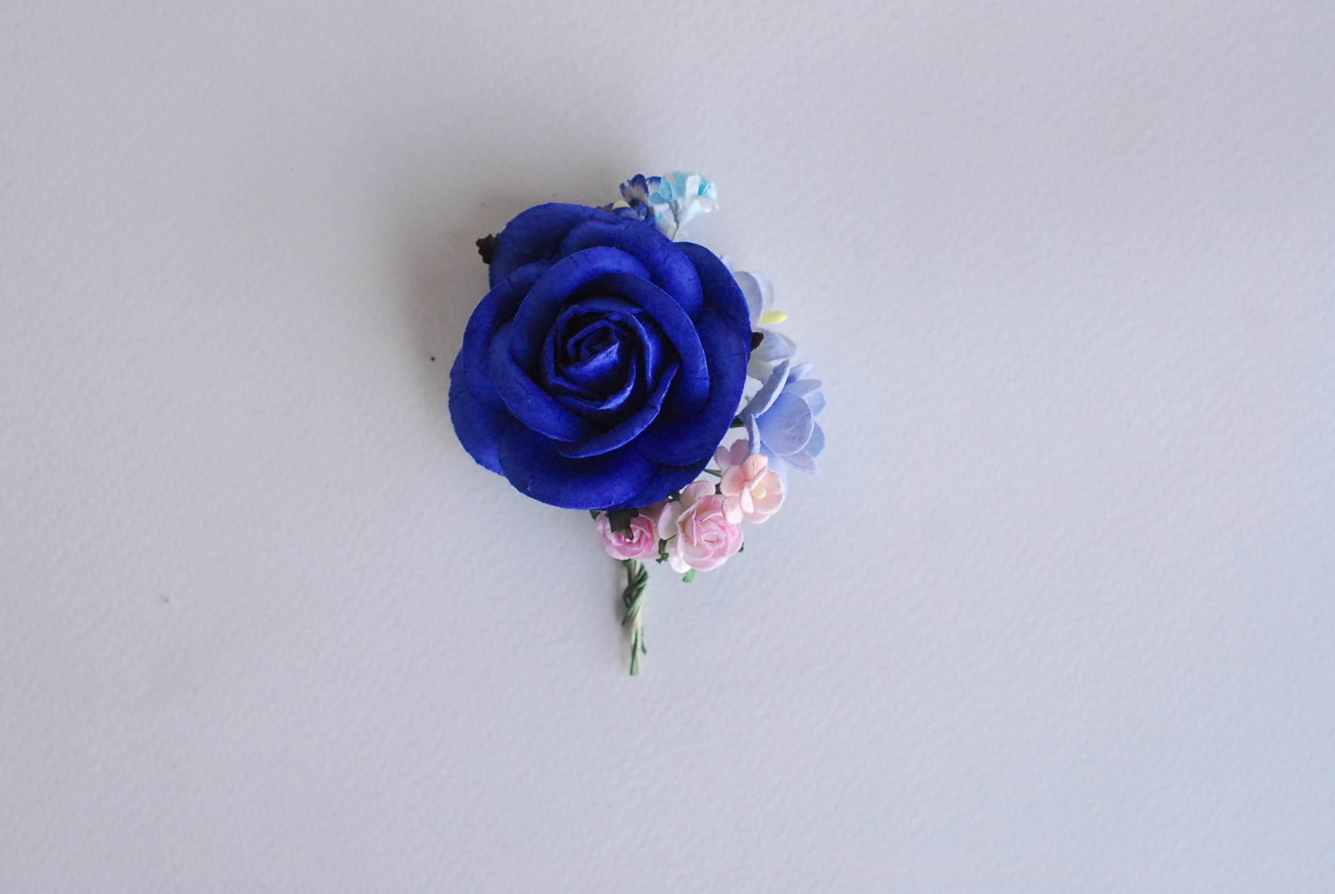 ช่อดอกไม้กุหลาบกระดาษสาสีน้ำเงิน อดอกไม้ประดับ งานแต่งงาน งานประดิษฐ์ ของชำร่วย ดอกไม้กระดาษสา งานแต่งงาน DIY wedding boutonniere or making centerpieces gift decoration