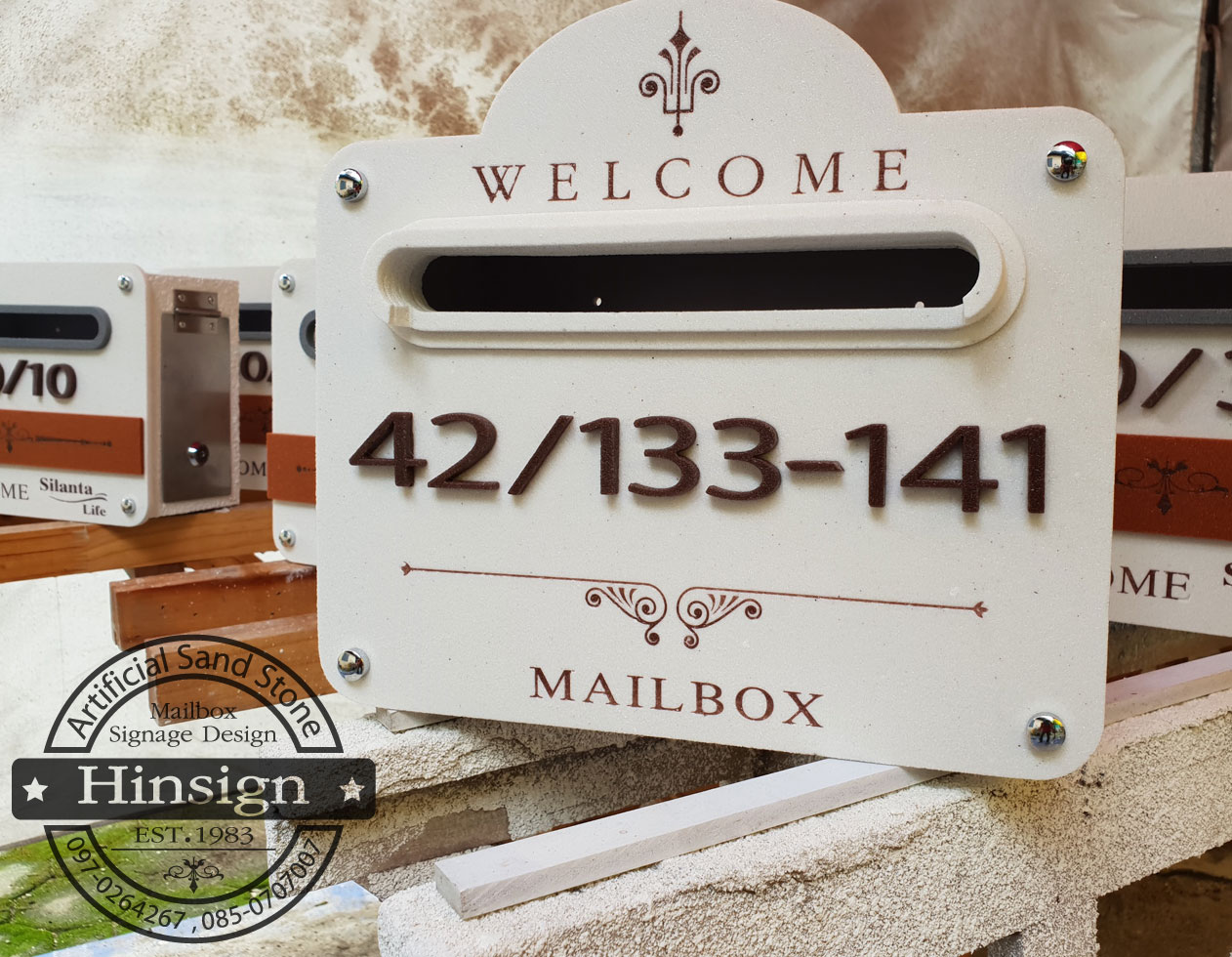 ตู้ไปรษณีย์วินเทจ WelcomeMailbox ช่องปากใหญ่สีขาวครีม 42 ทับ 133 ถึง 141