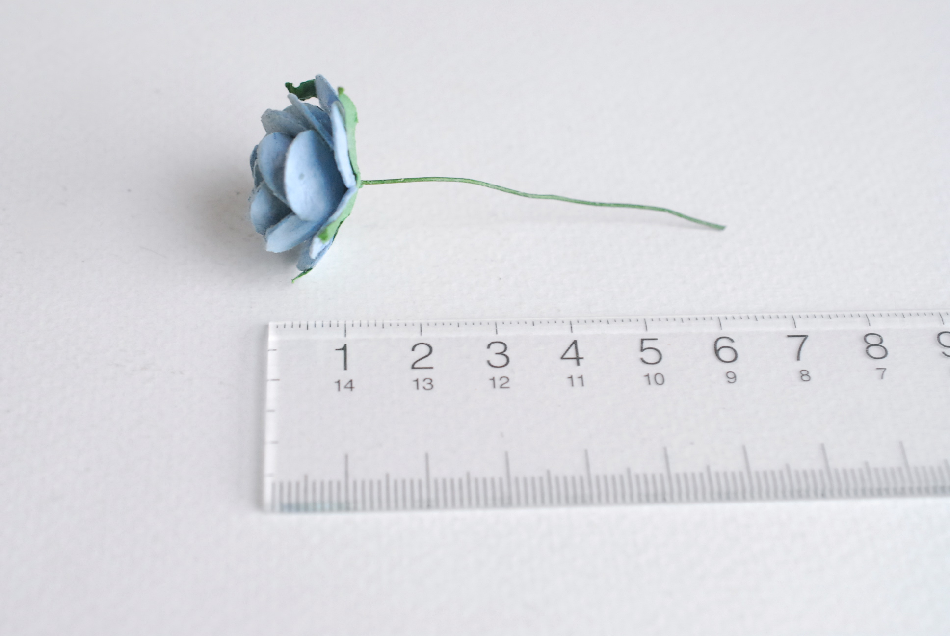 ดอกไม้กระดาษสา ดอกกุหลาบกระดาษ ดอกไม้กุหลาบกระดาษ ราคาส่ง, ดอกกุหลาบกระดาษสา ดอกไม้ประดิษฐ์ สำหรับตกแต่ง หรืองานแต่งงาน สีฟ้าตุ่นขนาด 2.5 cm. จำนวน 50 ดอก paper flowers supplies DIY wedding flowers, mini roses paper size 2.5 cm. pale blue color.