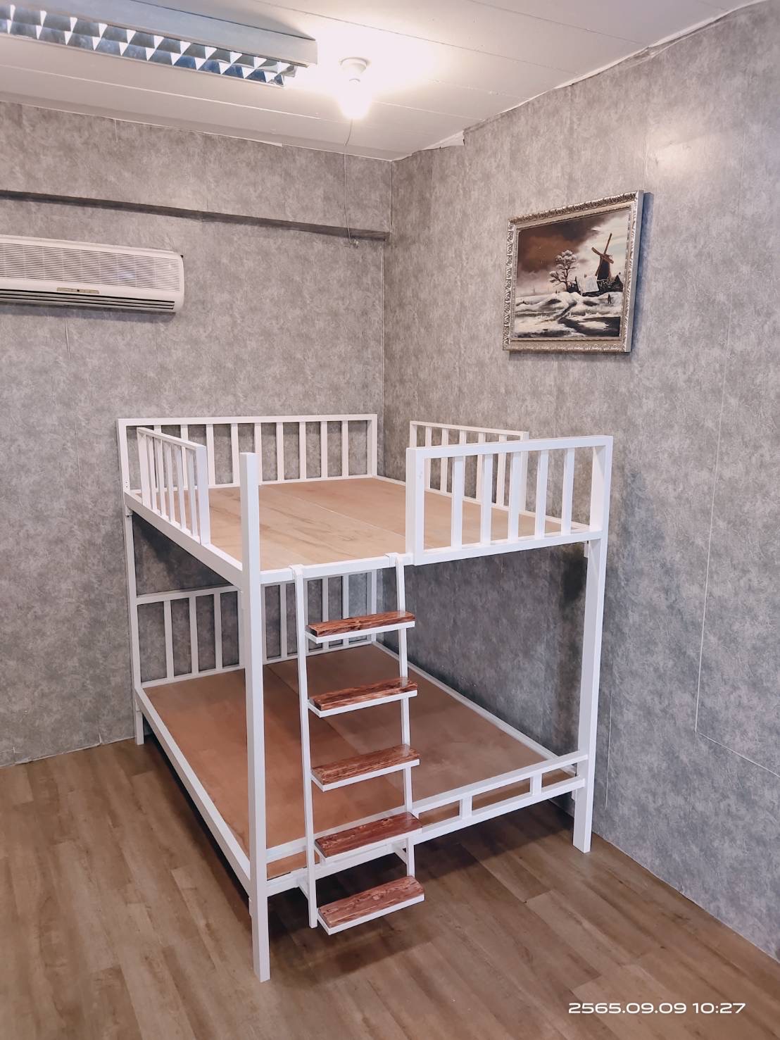 A103 เตียงเหล็ก 5 ฟุต 2 ชั้น รุ่นกันตกเว้น 2 ช่อง